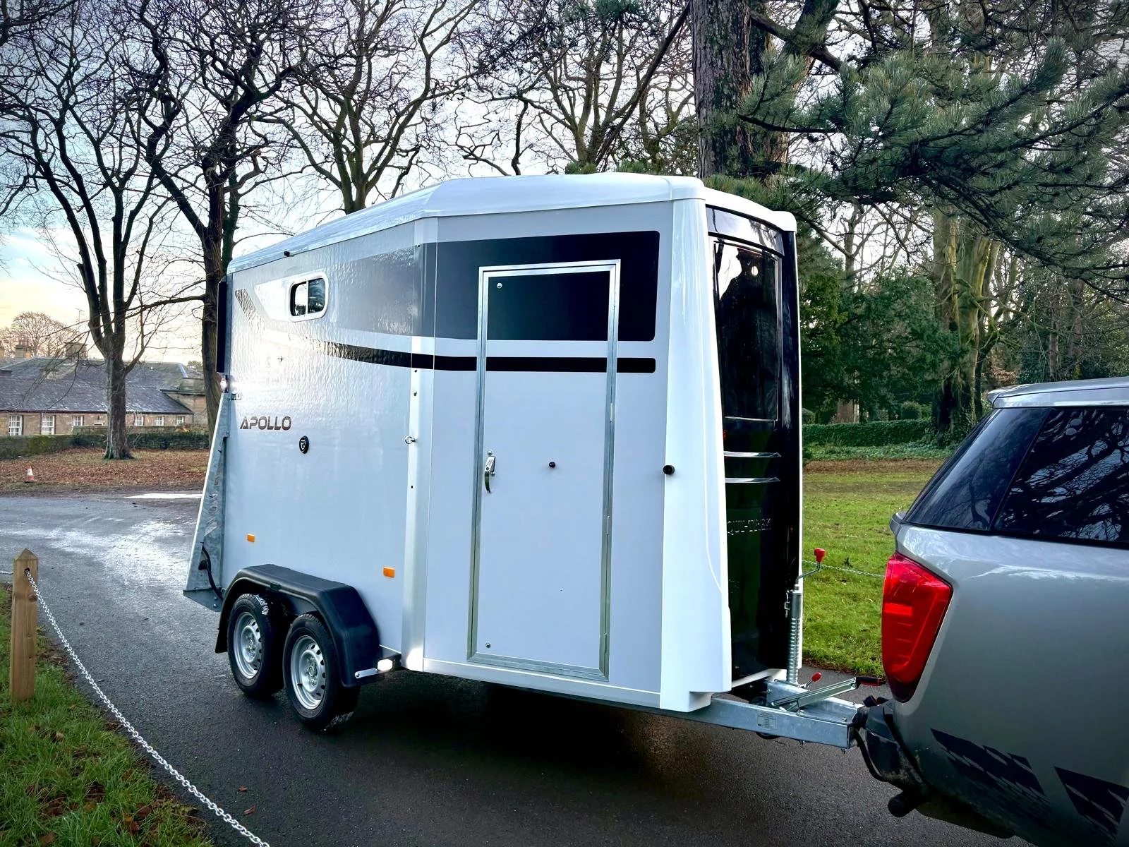 Van Apollo Equi Trek
