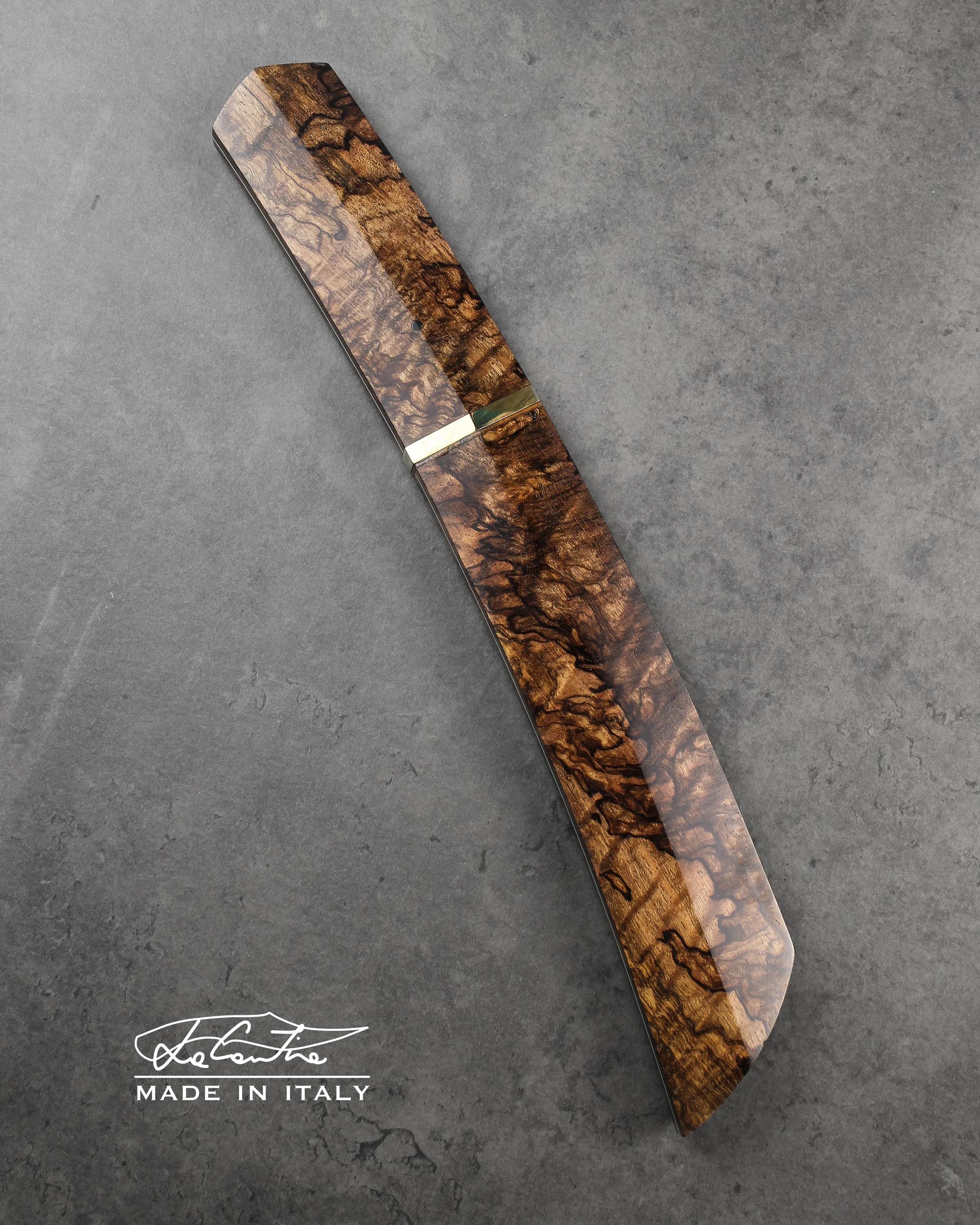 LAMA:, RWL34, 60HRC, trattamento DLC. MANICO: Legno di Mango stabilizzato, habaki in ottone, G10 bianco,.