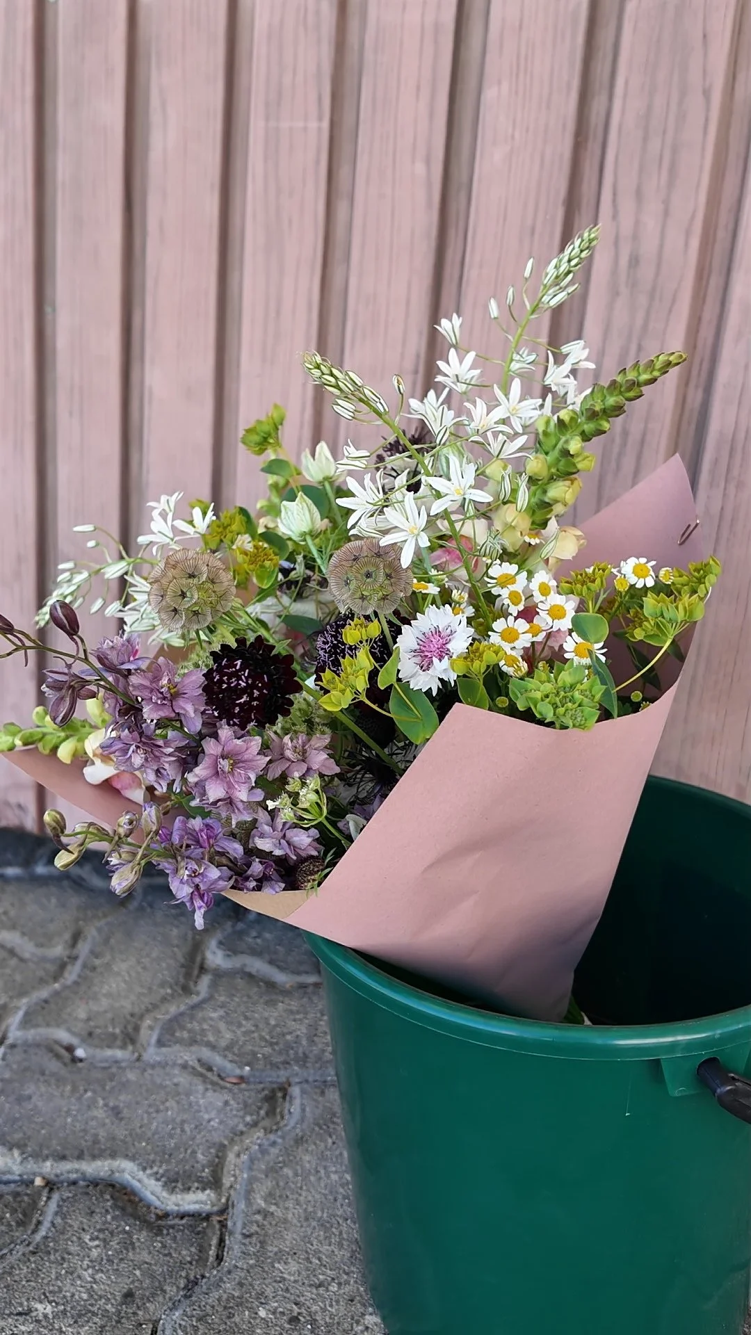 Blumenstrauß  Größe M - Geschenkstrauß in klassischer Größe