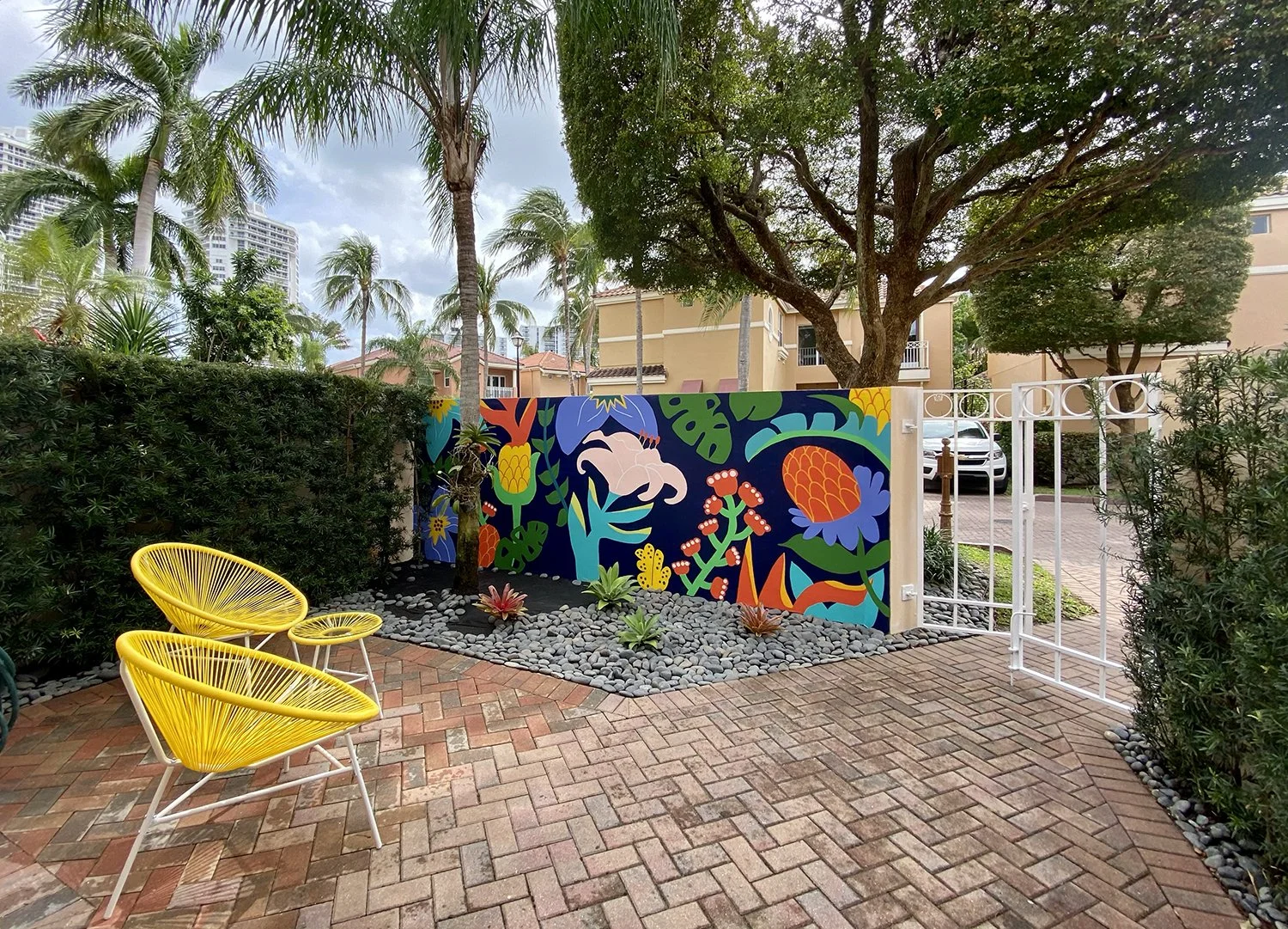 Residential Project Aventura Island Way, 16' L x 6' H, Free hand, Spray paint & House Paint