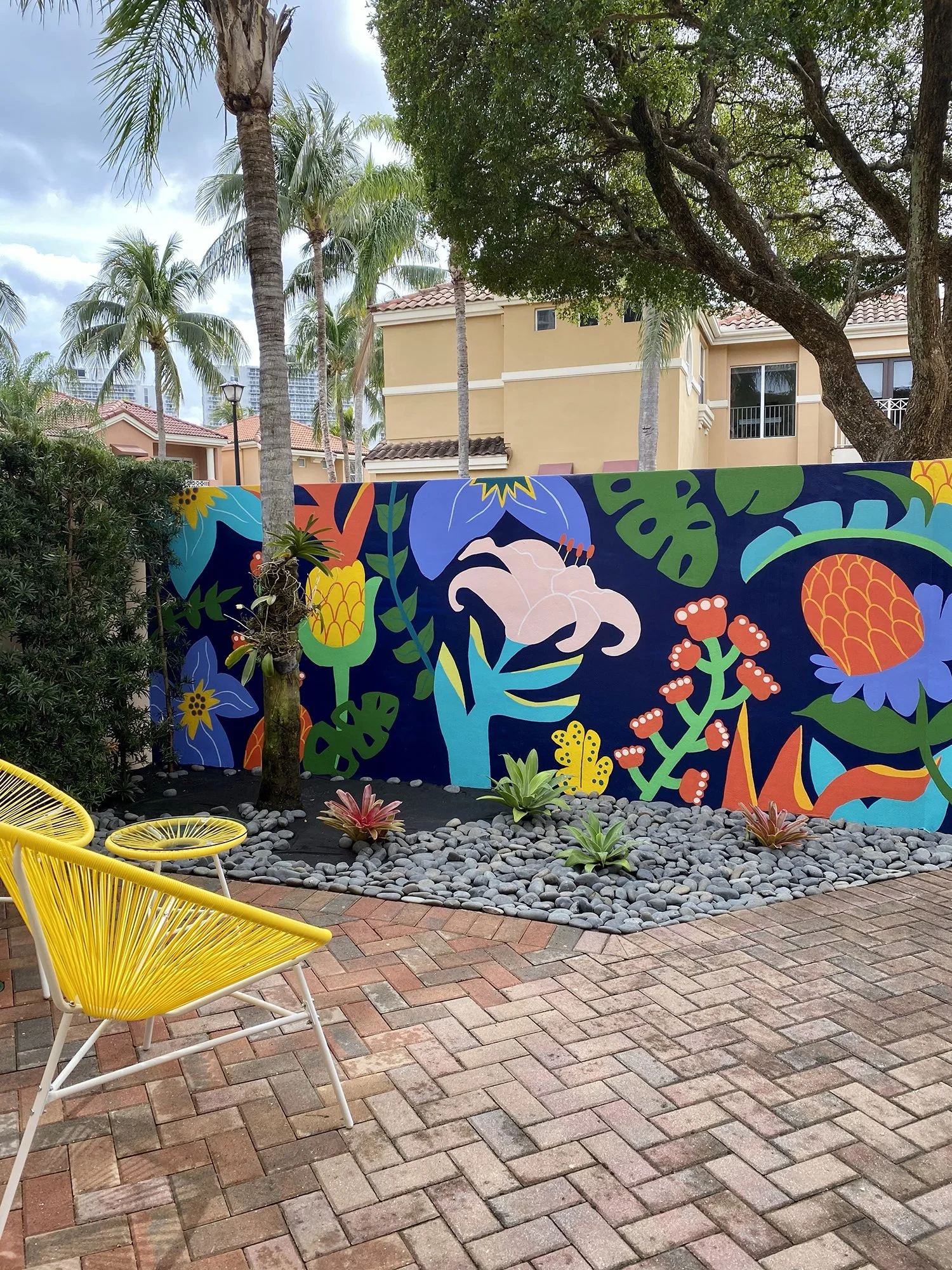 Residential Project Aventura Island Way, 16' L x 6' H, Free hand, Spray paint & House Paint