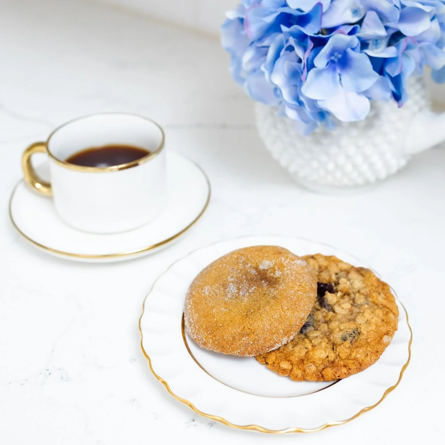 Did you know today is National Comfy Day?! We can&rsquo;t think of a better way to celebrate than with a hot cup of coffee and a warm, fresh-baked cookie 🍪☕️🩵 

#southerndarlingbakeshoppe #gourmetcookies #nationalcomfyday #celebratesweetness #homem