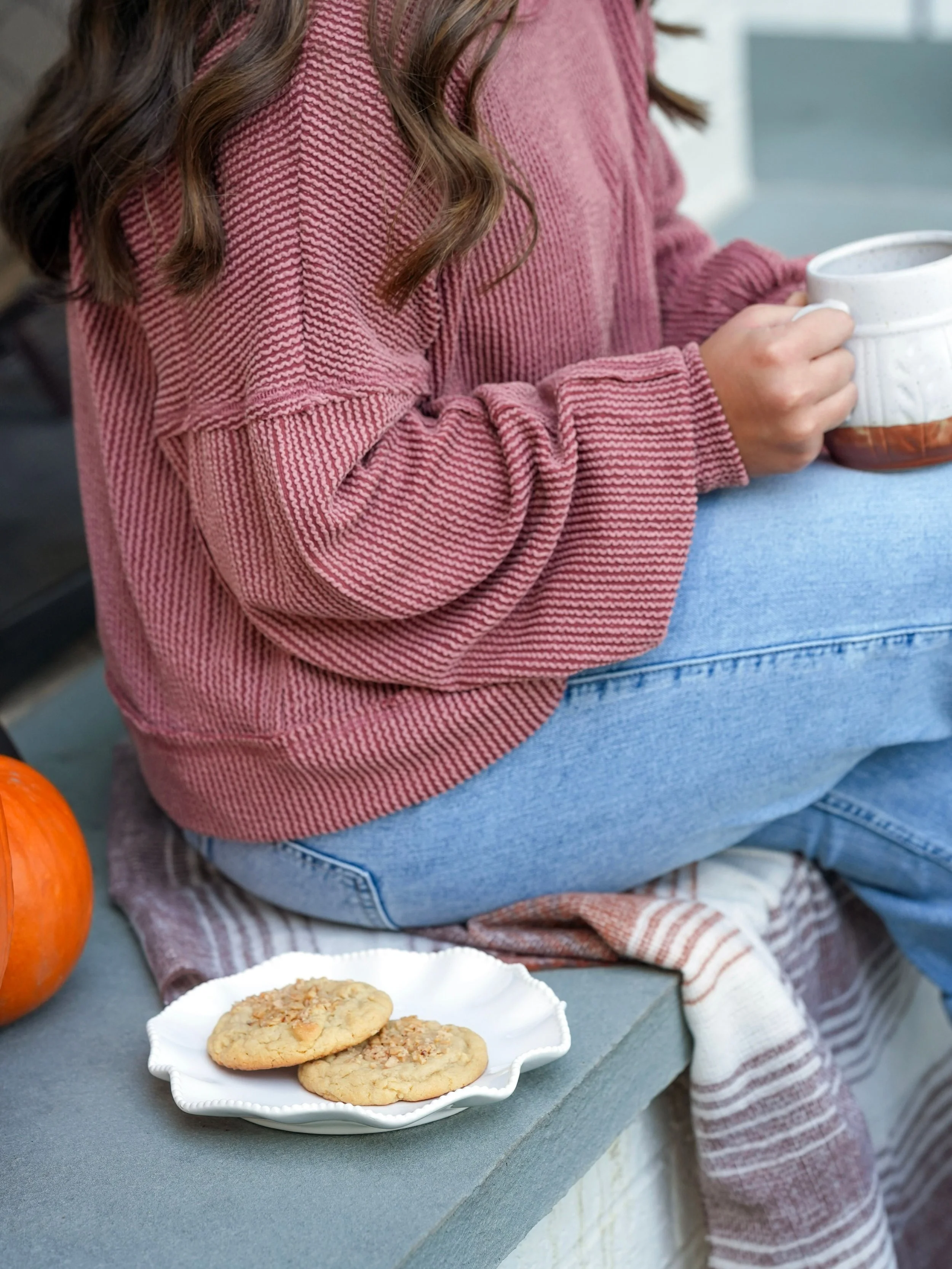 Cozy season tastes even better with cookies 🍪🍂🤎

Our Salted Caramel Toffee Cookie is loaded with buttery toffee, rich caramel flavor, and just the right touch of sea salt for that sweet-and-salty bite you can&rsquo;t resist.

Grab a blanket, pour 
