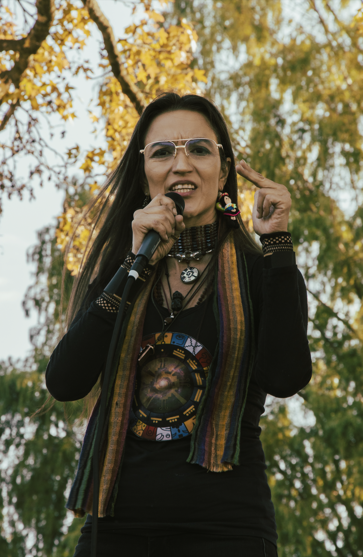 serious singer girl ND.png