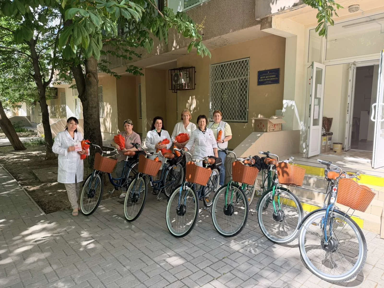 Women’s Opportunity Fund Donates E-Bikes to Healthcare Workers in Mykolaiv