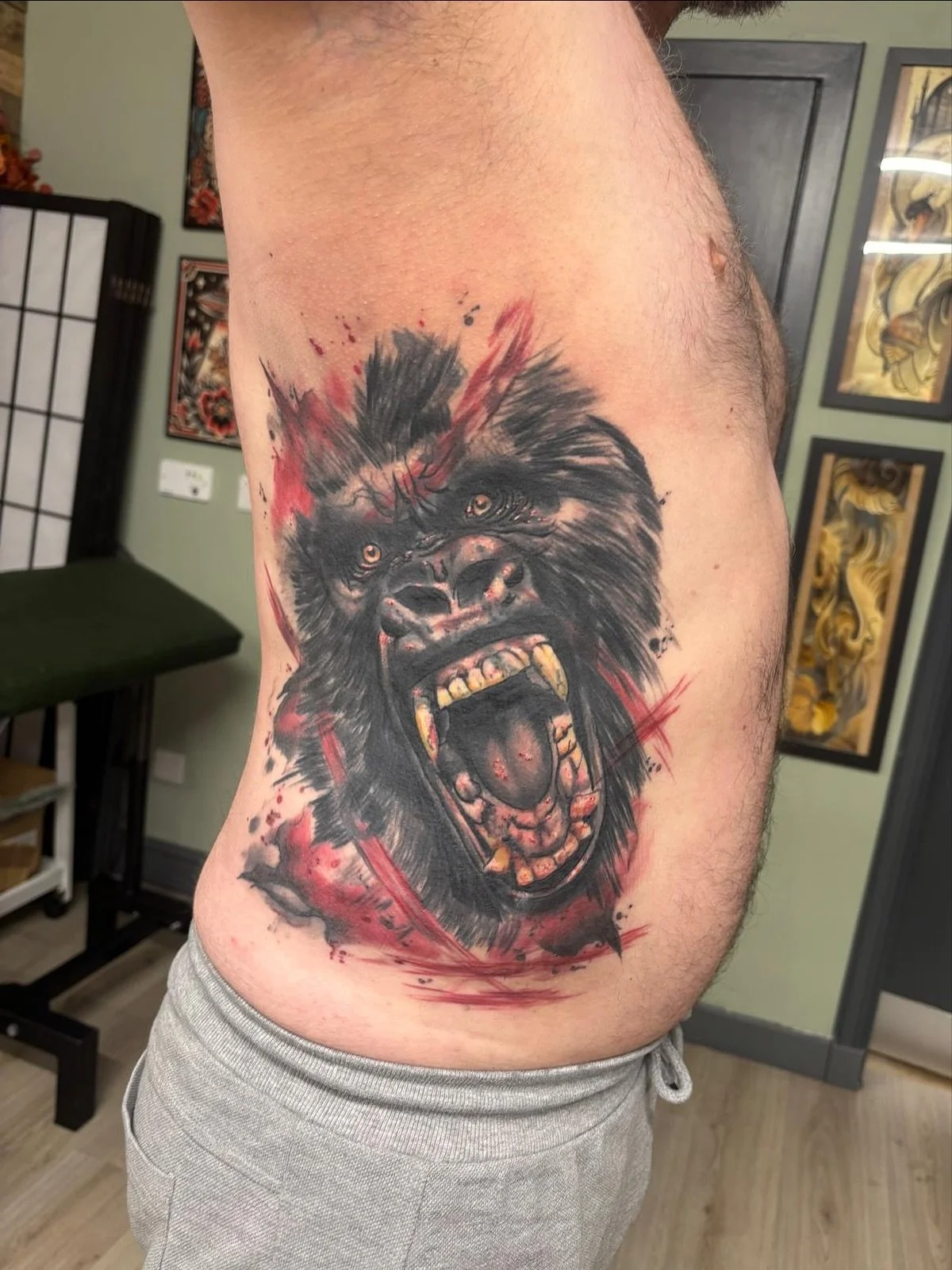 Swipe to see the before! @tattoosbyhank1981 is really a coverup magician 🧐 Absolutely amazing piece! 🫶
DM to book now with Iain! 🤍
#dundeebusiness #scottishtattooartist #dundeetattoo 
#dundeeart #dundeecity #scottishtattoo 
#goodomenstattoo #sco