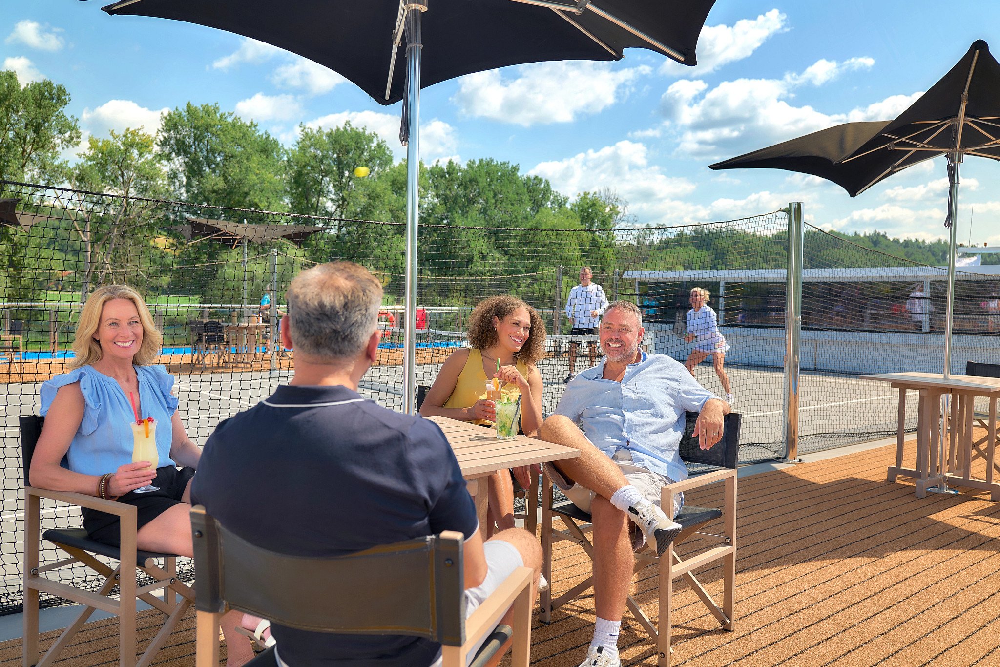 AmaMagna_DE_Danube_Sun-Deck_Guests_Couple_Mocktails_Pickleball_PhotogCB_L1100225.jpg