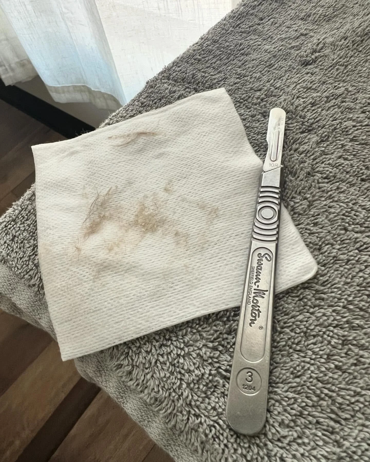 By far one of my FAVORITE services - 𝘋𝘌𝘙𝘔𝘈𝘗𝘓𝘈𝘐𝘕𝘐𝘕𝘎 ||Talk about instant gratification ||

What is it?
Dermaplaining is a procedure that exfoliates your skin and gets rid of dirt and vellus hair, better known as &ldquo;peach fuzz.&rdquo;.