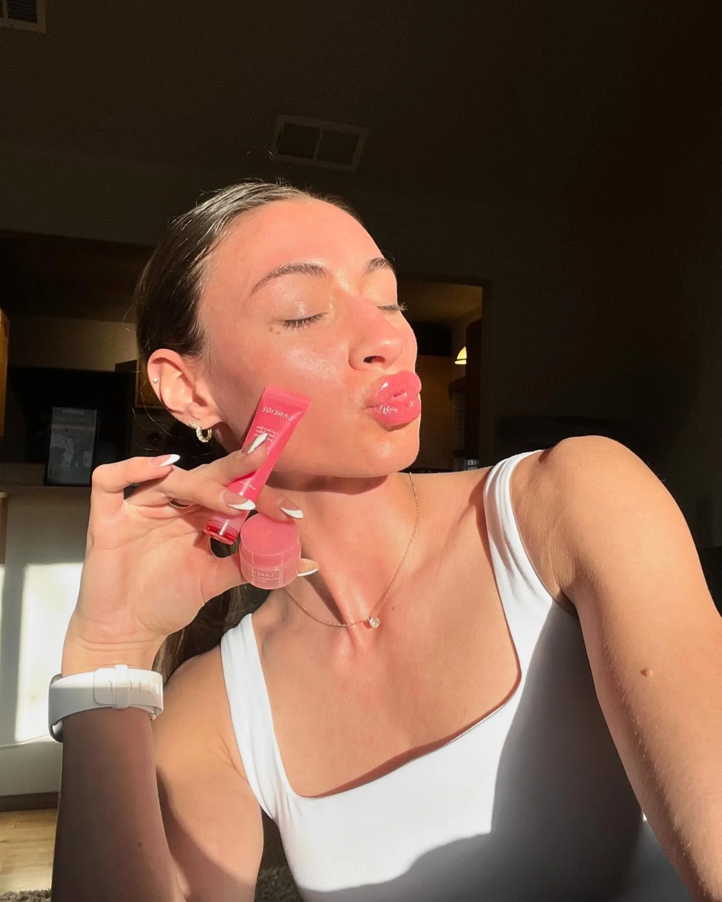 I&rsquo;m so obsessed with @laneige_us 💕

If you&rsquo;re someone like me who constantly has chapped lips then you&rsquo;re in for a treat!

Just some reasons I love Laneige-
🎀Provides antioxidant-rich nourishment and helps condition lips.
🎀Lips l