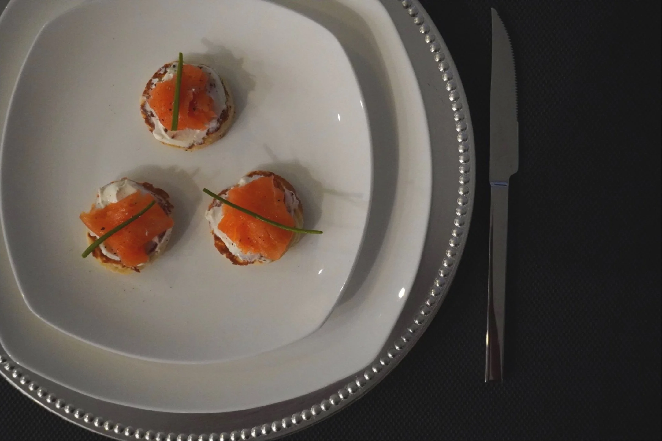 SMOKED SALMON BLINIS
