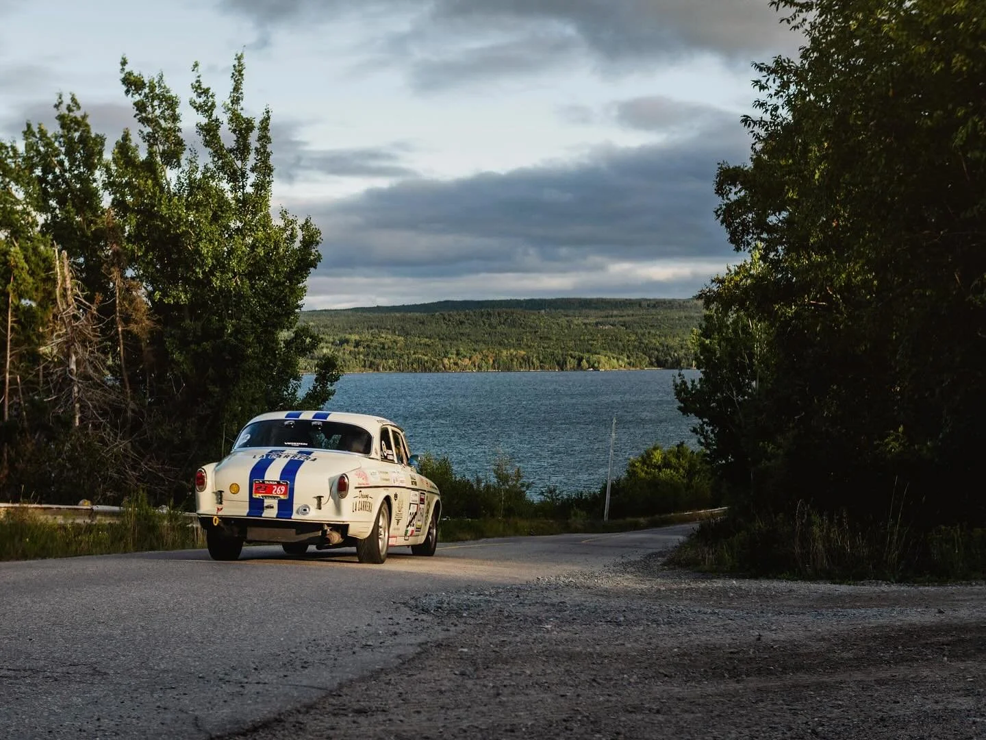 Running smoothly on this cloudy, sunny , rainy and then back to sunny day , loving the weather, loving the challenge , thanks for a great day @targanl 
.
.
.
#racing #rally vintage