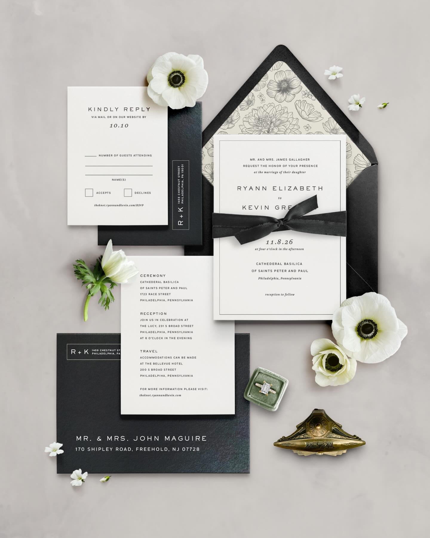 Giving the Ryann semi-custom suite her moment to stun in all of her simple, modern, minimalist glory.

Semi-custom suites give couples the opportunity to start with an existing design and personalize it! Choose your colors and additional embellishmen