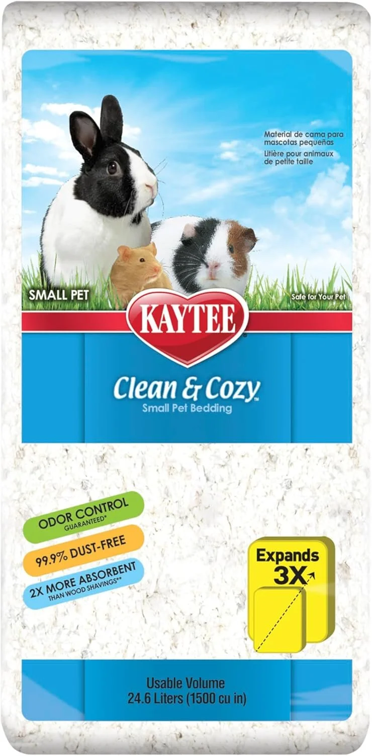 Packaging of Kaytee small pet bedding with images of a rabbit, a guinea pig, and a hamster on a blue sky background. The package highlights features like odor control, dust-free material, and high absorbency, with a volume of 24.6 liters.