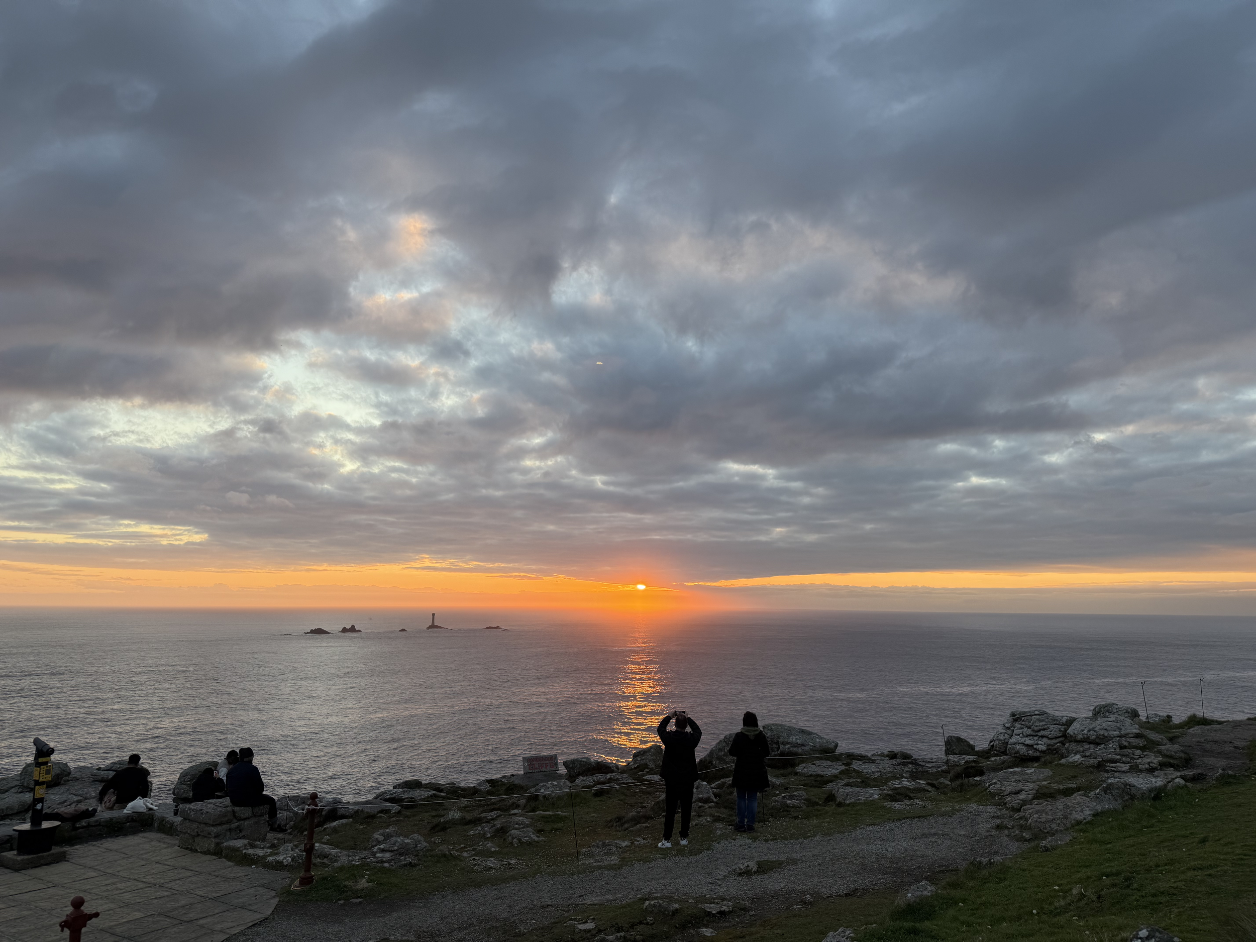 The perfect end to a day of exploration. This photo of the sun setting over the Cornish sea is a beautiful moment of reflection.