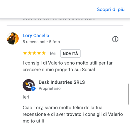 Screenshot di una sezione di recensioni Google con un commento di Lory Casella e una risposta di Desk Industries SRLS.
