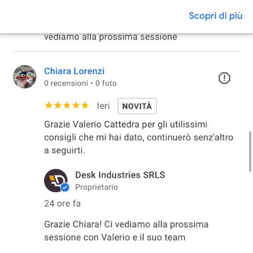 Screenshot di una pagina di recensioni con un'utente di nome Chiara Lorenzi che lascia un commento positivo e un'azienda chiamata Desk Industries SRLS.