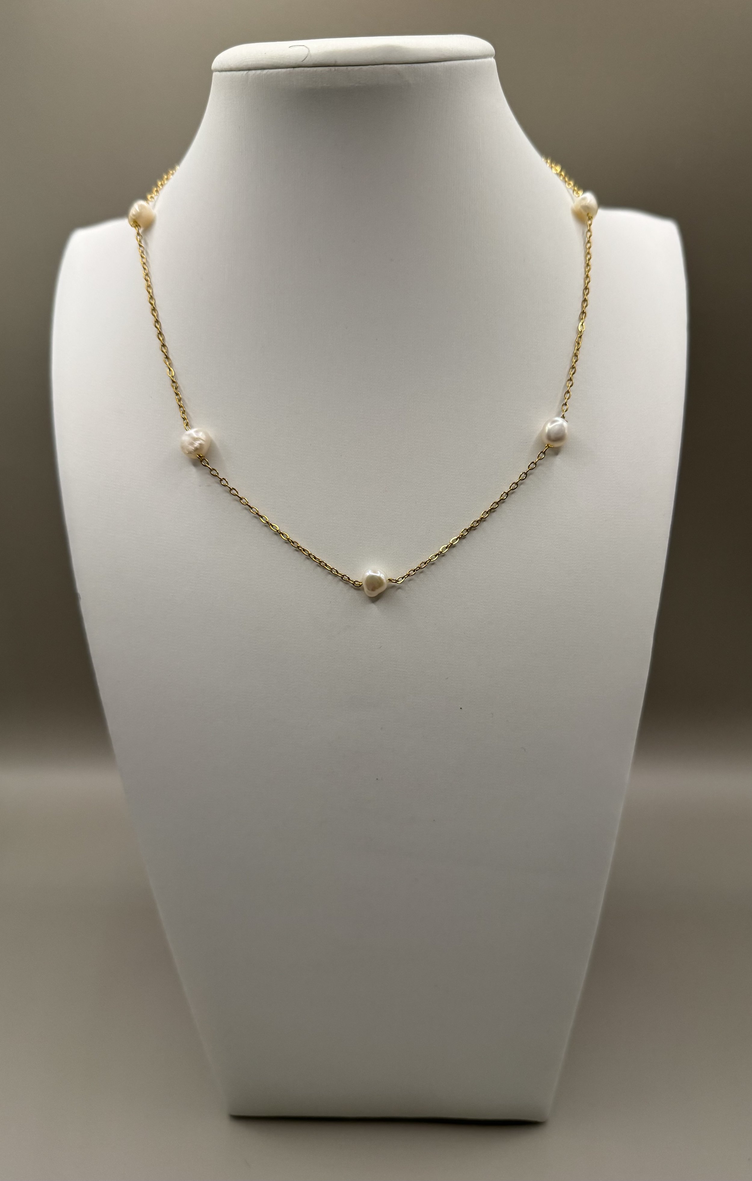 Five Pearl Choker (Options Available)