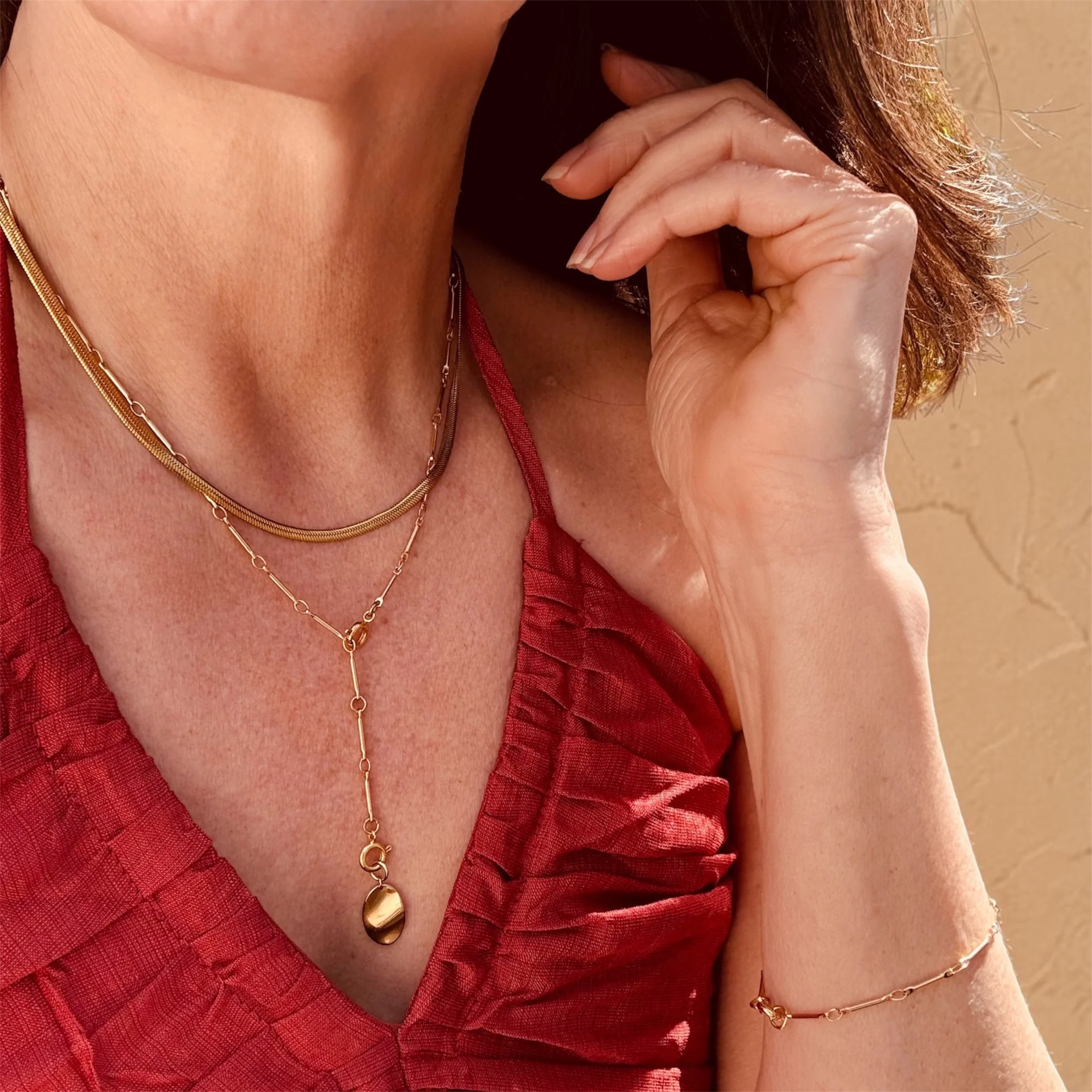Versatile Bar Link Chain Necklace with Oval Pendant