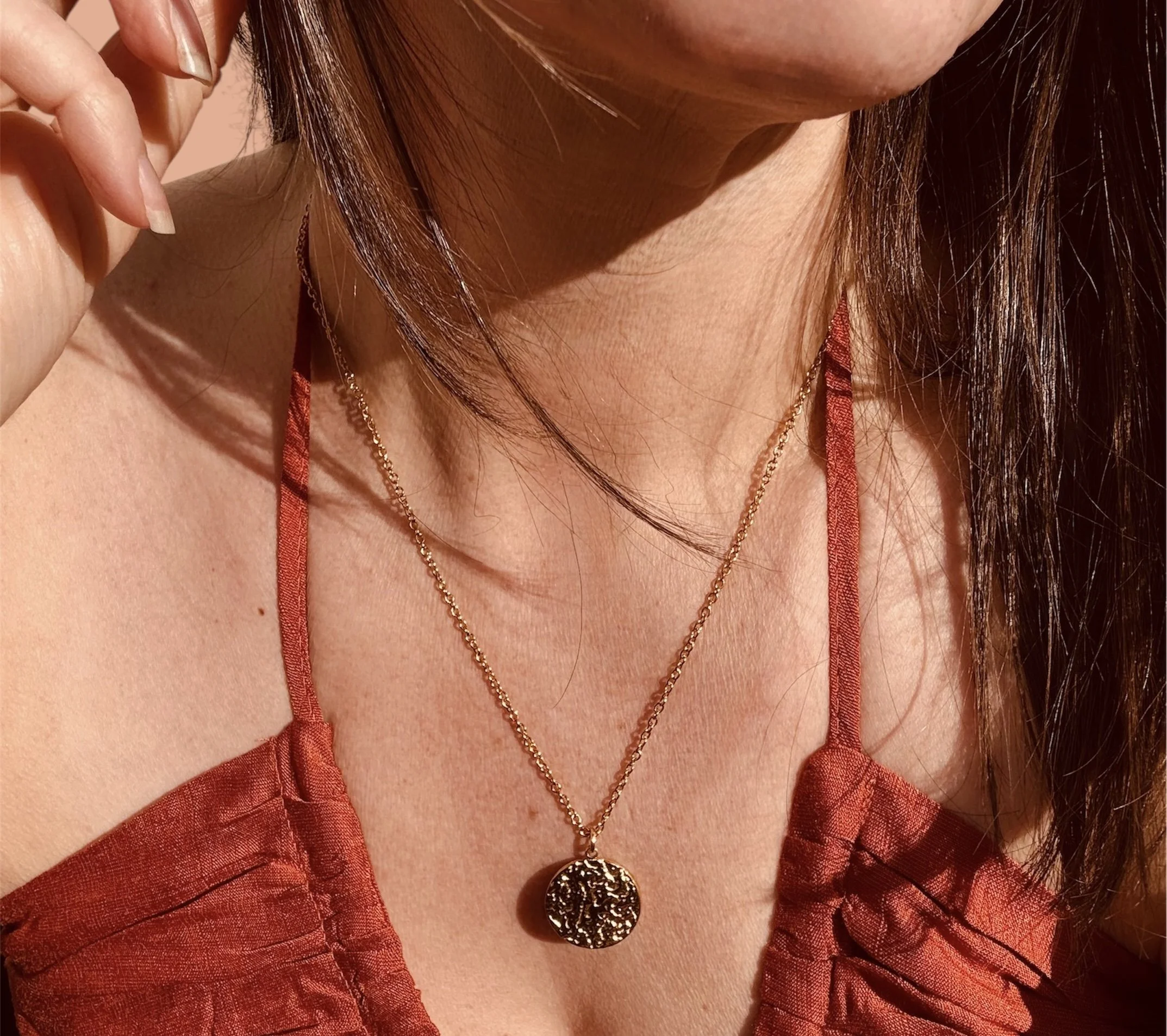 18k Gold-Plated Textured Circular Pendant Necklace