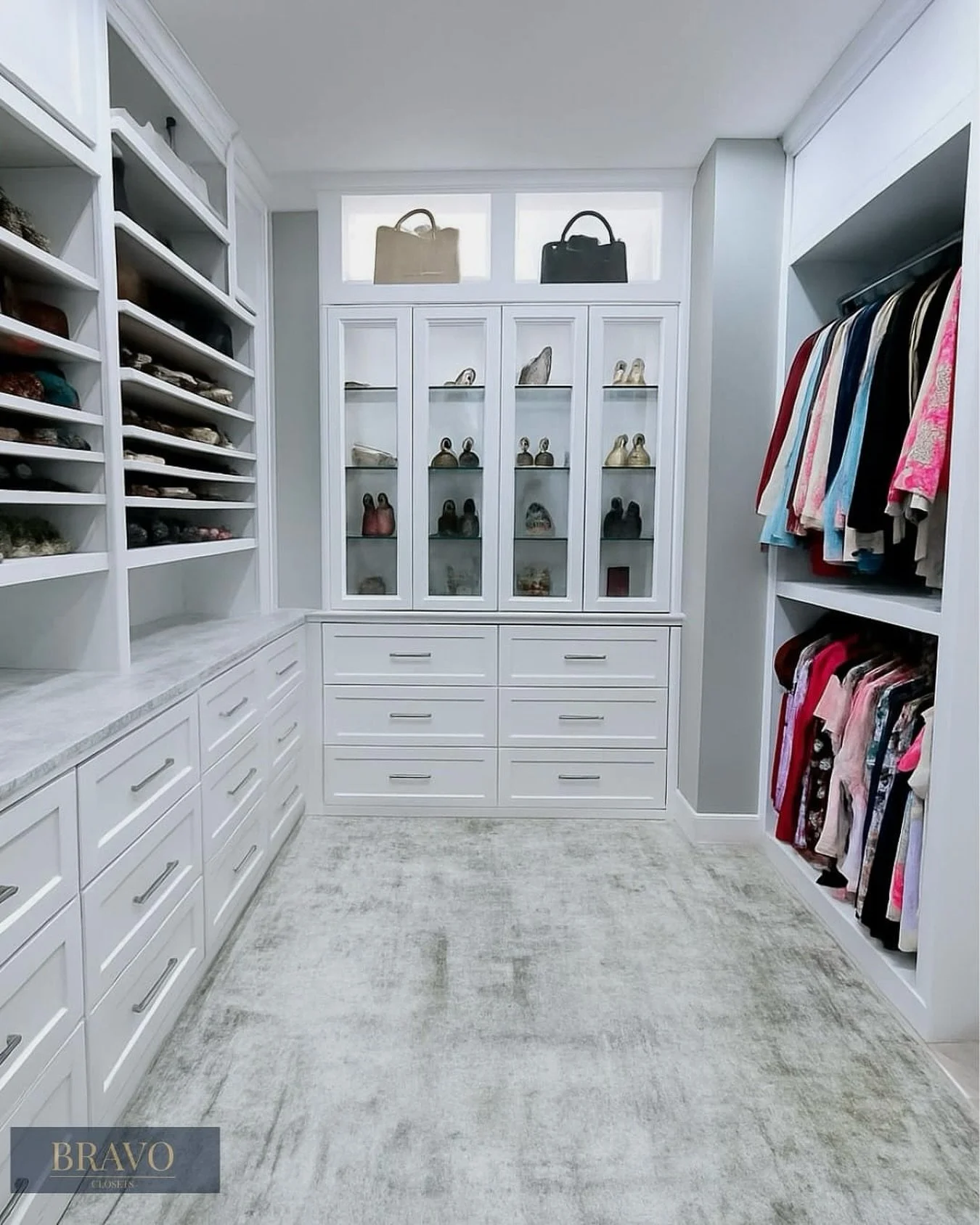 ✨ A closet designed for elegance &amp; functionality. From glass-front displays for your favourite items to endless storage for every detail &mdash; this is luxury organization redefined. ✨
#BravoClosets #CustomCloset #LuxuryLiving #ClosetGoals #remo