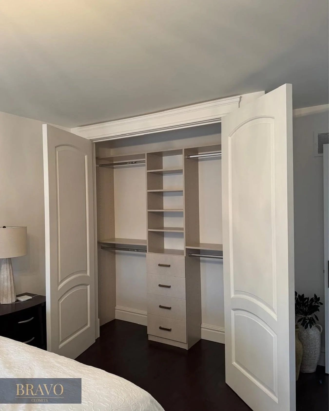 ✨ Simplicity meets elegance.
A custom-designed closet that keeps everything organized, timeless, and beautifully functional.

#CustomCloset #ElegantDesign #ClosetGoals #HomeOrganization #BuiltInCloset #InteriorInspo #BravoClosets #SimpleAndStylish #M