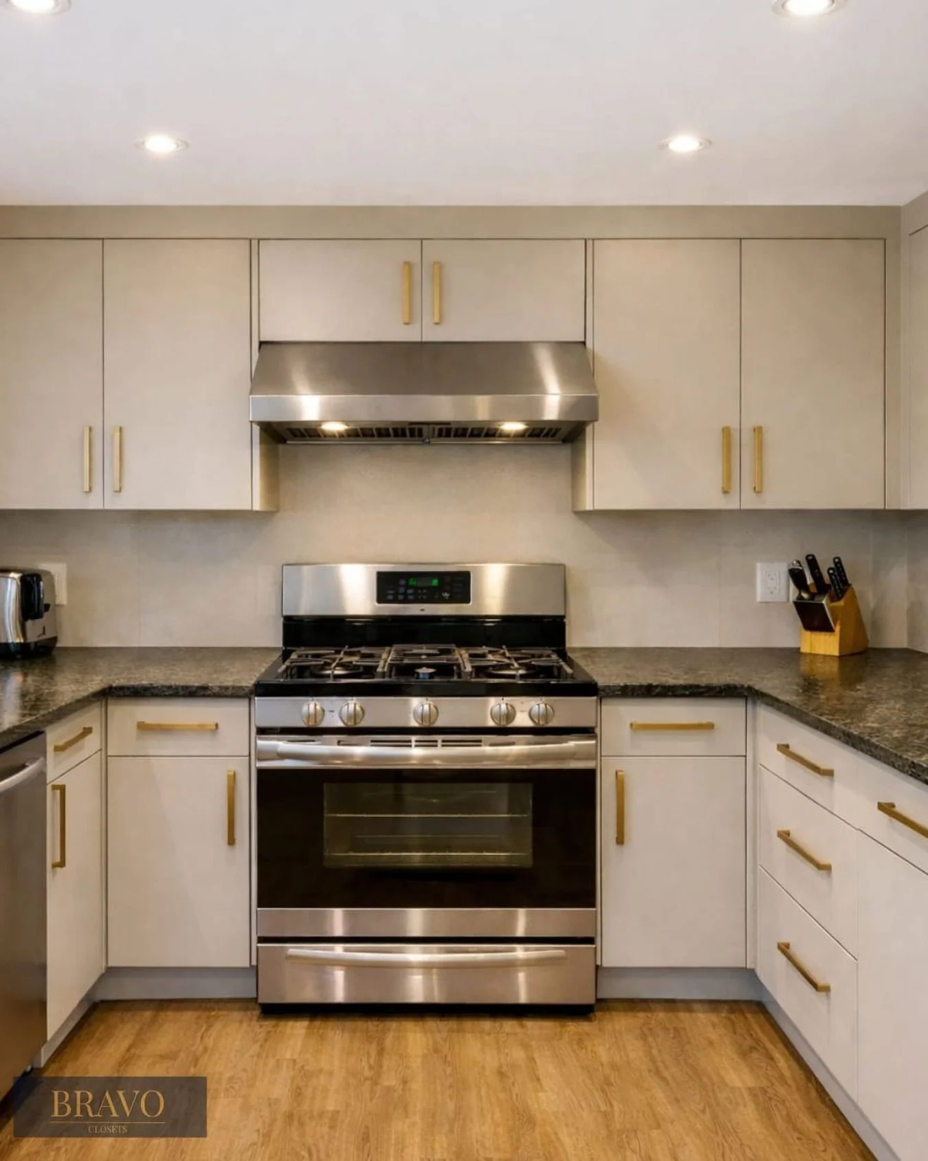 Simple. Elegant. Timeless. ✨
This flat melamine kitchen proves that clean lines and thoughtful craftsmanship never go out of style. Hand-crafted with premium Canadian materials, it&rsquo;s designed for everyday living with a refined, modern touch 🇨?