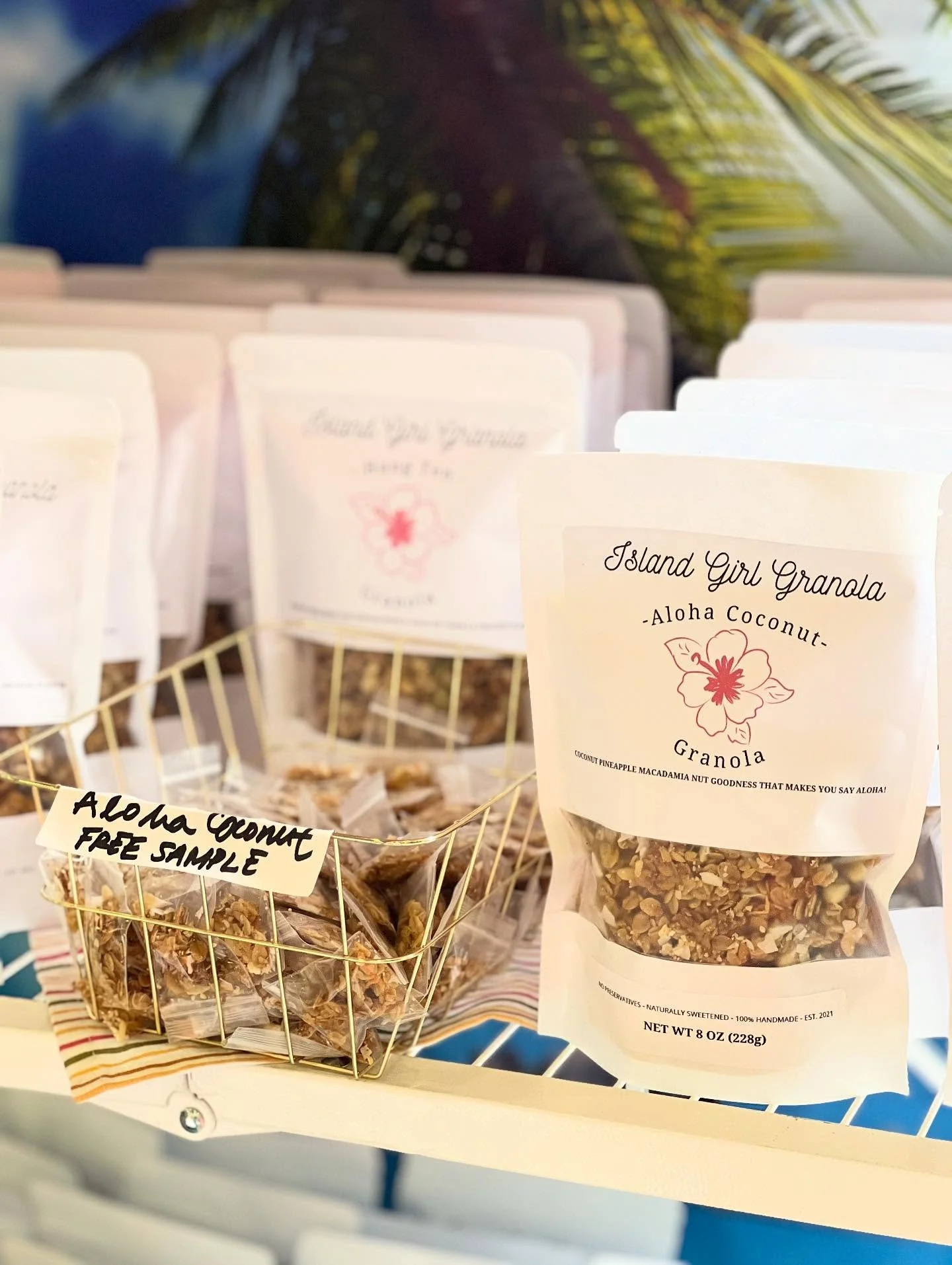Mahalo to everyone who came out to Simple Treasures Boutique in Farmington! If you did not get a chance to grab some granola you can now order some online! Link in bio 🌺
Love, 
Lauren 
Islandgirlgranola.com