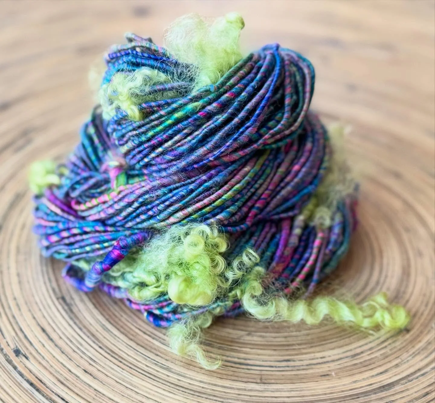 Tour de Fleece 2025 cont&rsquo;d: I decided to switch things up with some corespinning. I&rsquo;ve been trying to find ways to make art yarns that are both interesting, but still feel like something you could easily work into a project. I&rsquo;m con