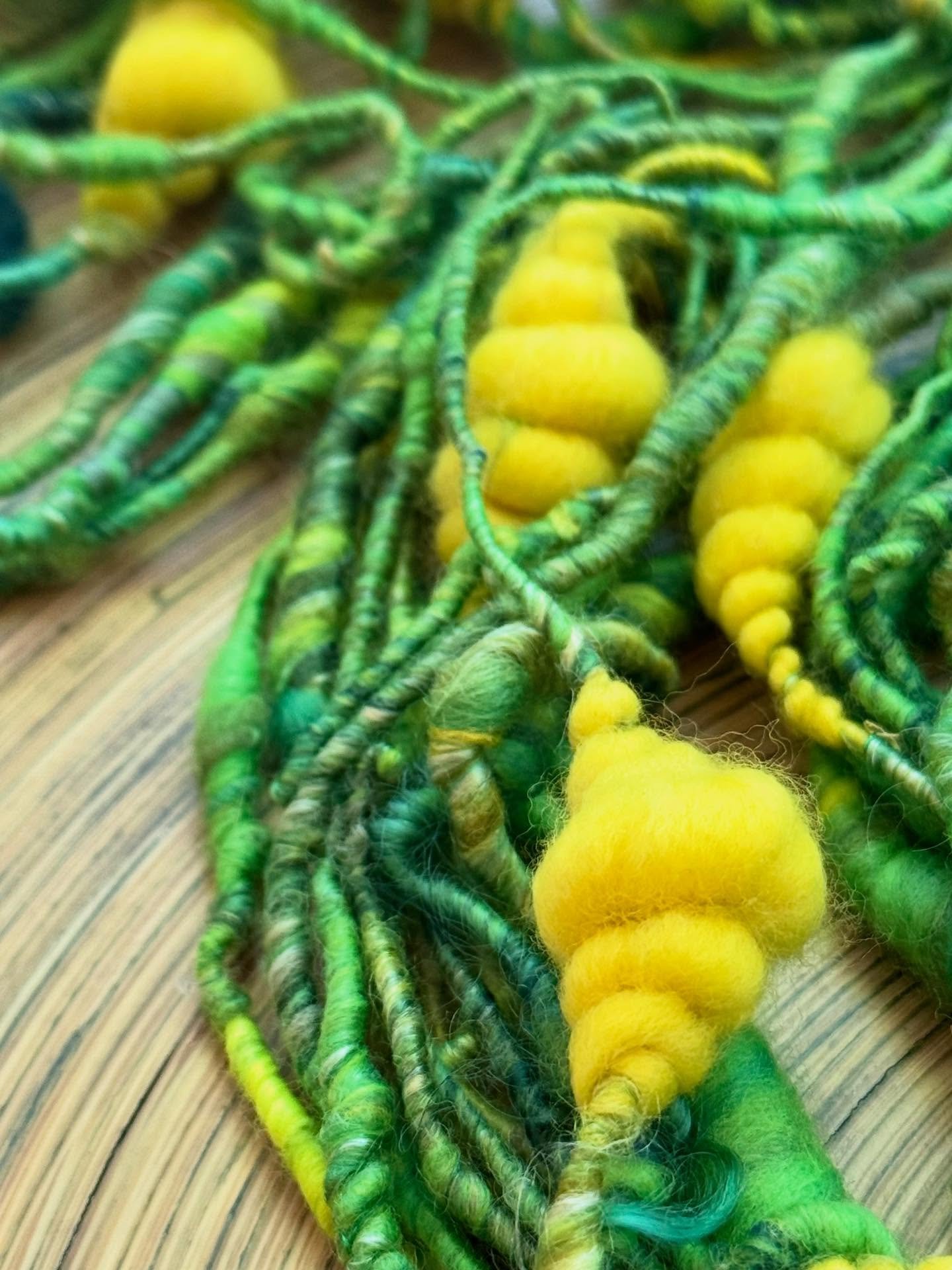 Nothing like a beehive yarn to lighten up my day. 

#spinning #spinningyarn #handspun #handspunyarn #handspinningyarn #handspinning #artyarn #artyarnspinning #corespun #corespinning #beehiveyarns #fiber #fibre #fiberart #fibreart #spinnersofinstagram