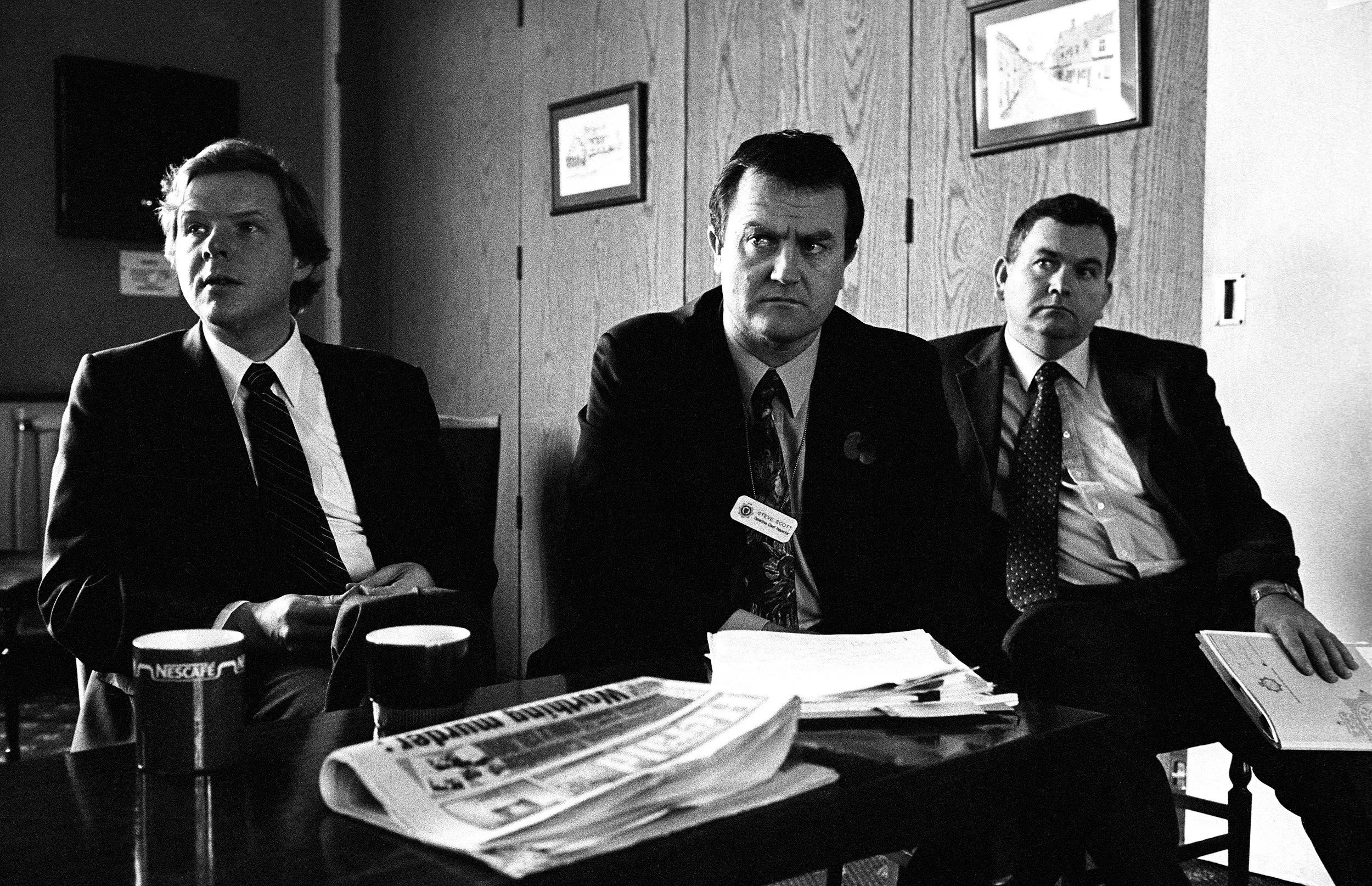 DCI STEVE SCOTT & DI MARTIN UNDERHILL, HEADING THE CASE, WITH DR. BOON WHEN BOON ARRIVED THE POLICE WERE, IN DCI SCOTT'S WORDS, ‘DOWN IN THE DUMPS’. THEY WERE DROWNING IN DETAIL AND THEIR MAIN SUSPECT WAS THE MILKMAN