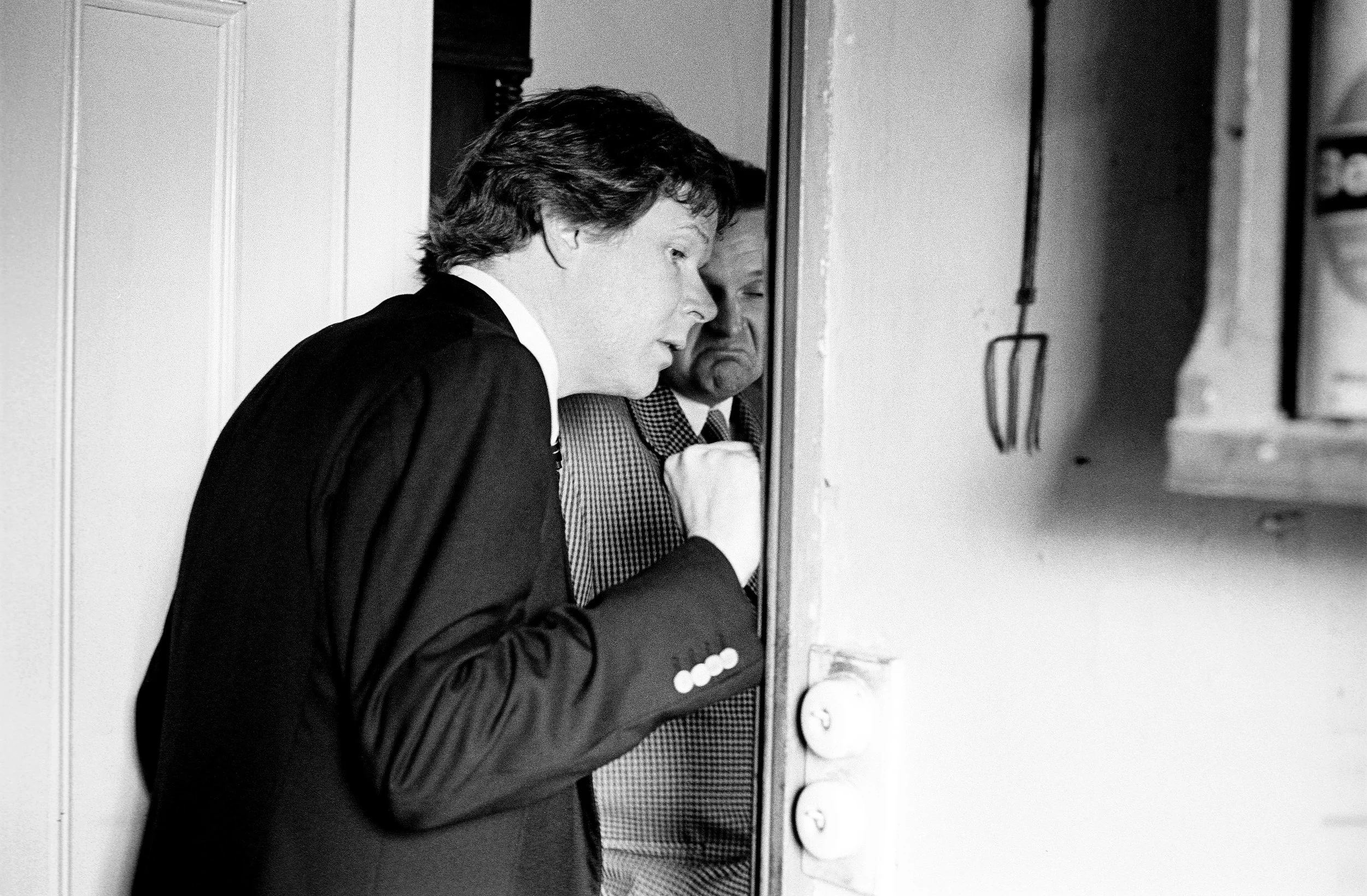 DR. BOON IS SHOWN MISS BARNES’ BEDROOM IN THE GROUND FLOOR BEDROOM, THE POLICE HAD MADE A SHOCKING DISCOVERY. UNDER A BLOODSTAINED BLANKET LAY THE DECOMPOSING BODY OF AN OLD LADY, HER PINK DRESSING GOWN PULLED OVER HER HEAD 