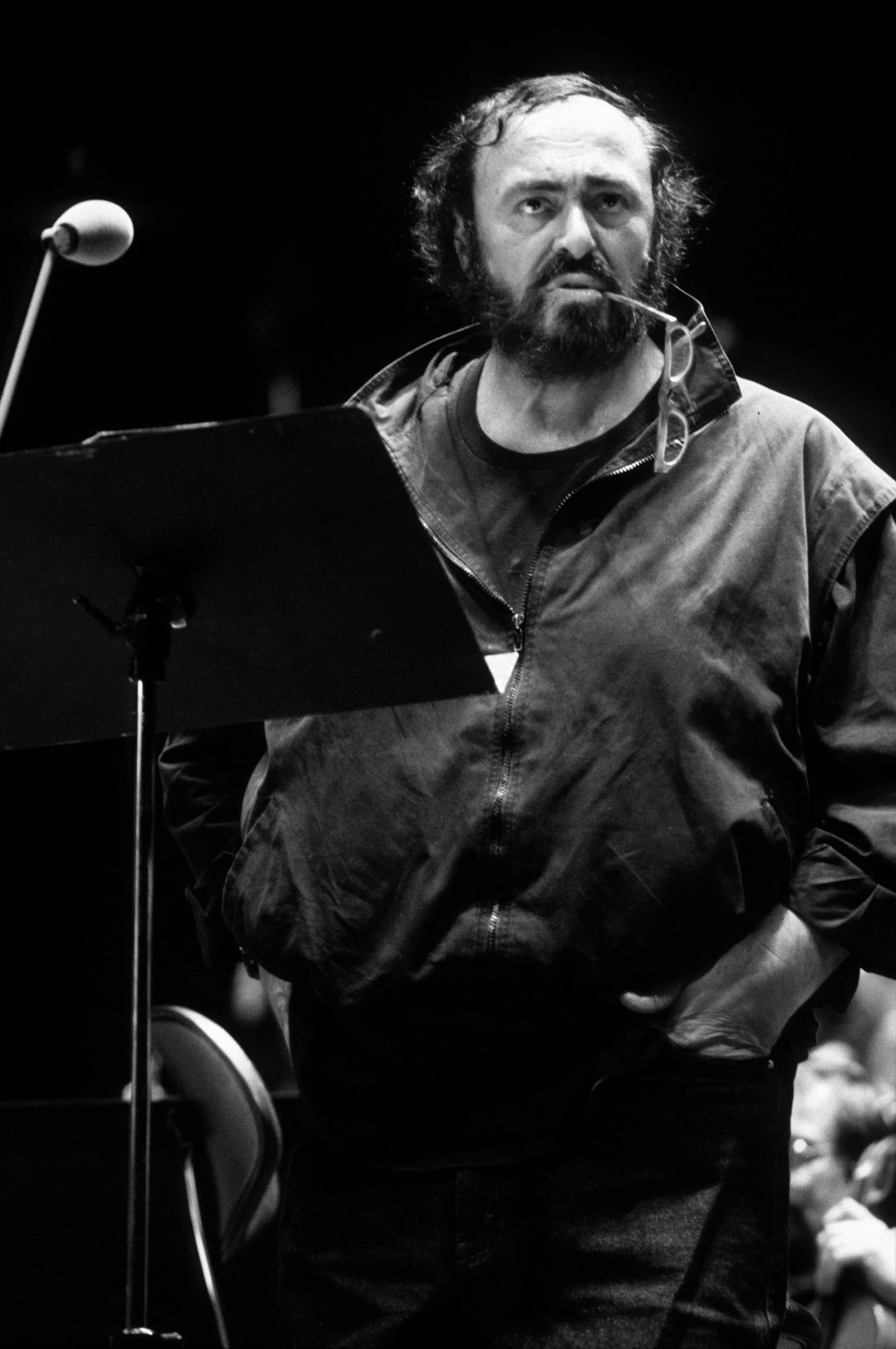   LUCIANO PAVAROTTI   IN REHEARSAL AT WEMBLEY ARENA, LONDON 