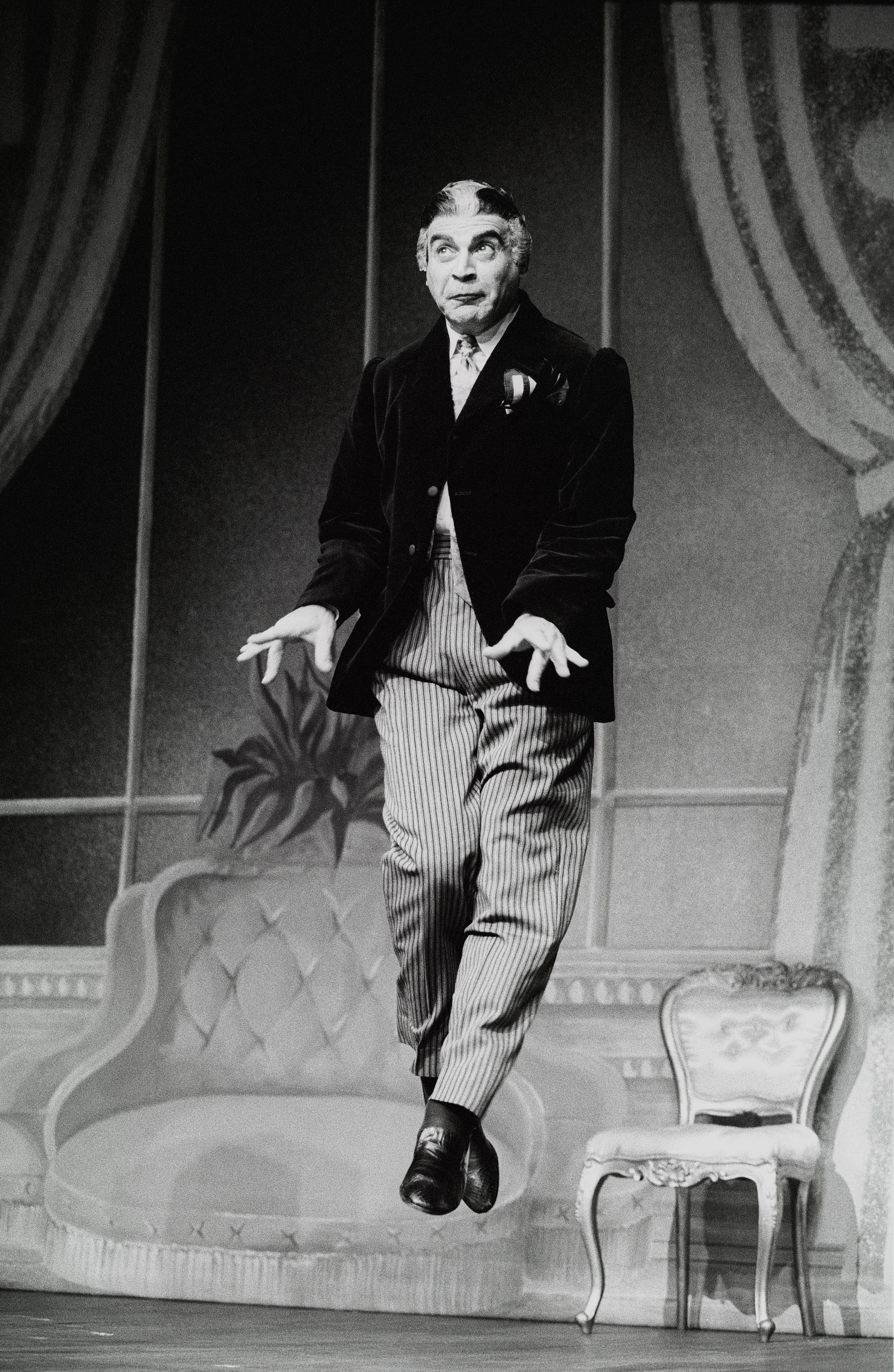   DAVID SUCHET    WHAT A PERFORMANCE  QUEEN'S THEATRE, LONDON 