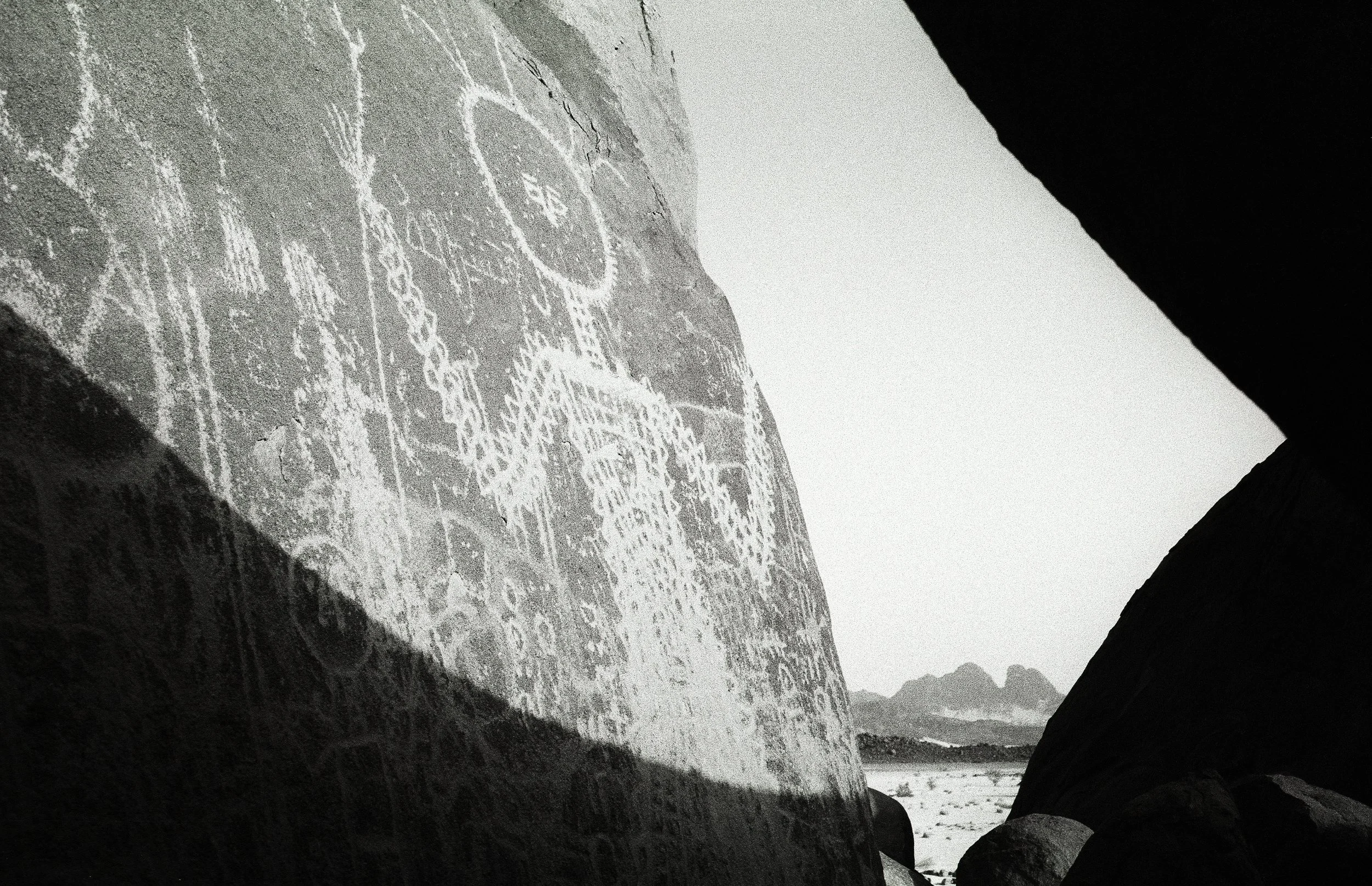 ROCK CARVING AT ANAKON ON THE FRINGES OF THE TENERE DESERT