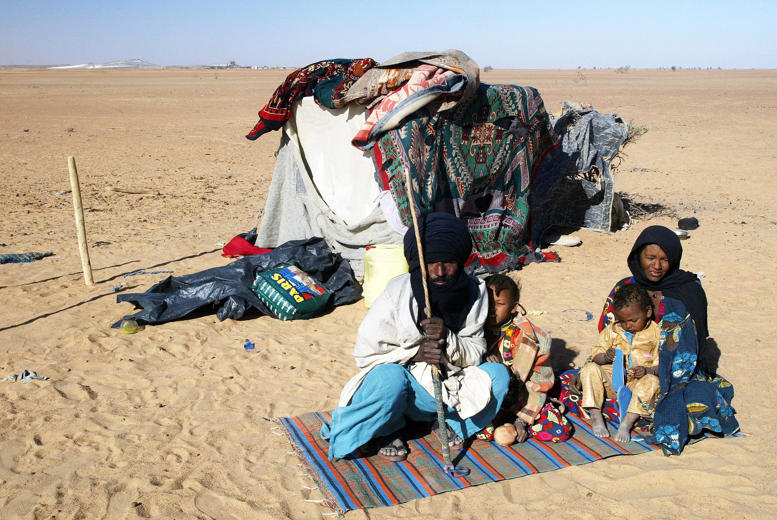   Tuaregs who have lost their animals become urban refugees.&nbsp; Knowing no-one in Arlit, they camp near Arlit’s uranium mine  