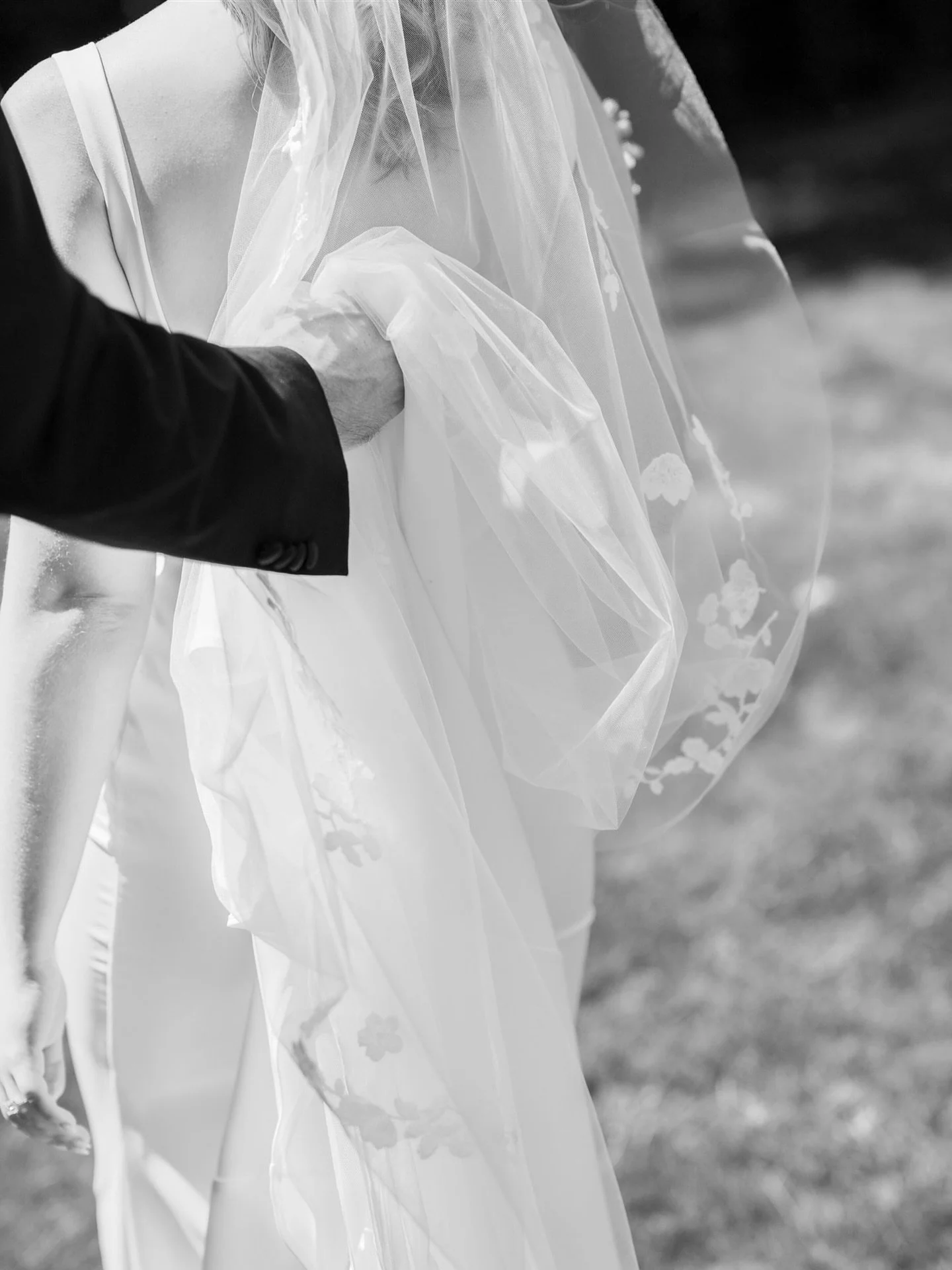 Just delivered this gallery and I miss it already //
Cam &amp; Lu forever 🩷

Venue: @thebarnatflanaganfarm 
Planner: @goldenhourplanning
Catering + Bar: @111maine
Rentals: @onestopeventrentals
Photography: @ajabelmanphoto
Florals: @ofthefieldsfloral