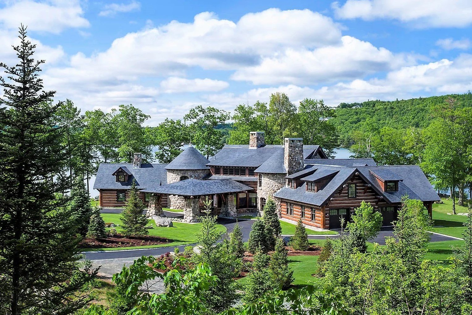 Lakehouse in Meredith, New Hampshire