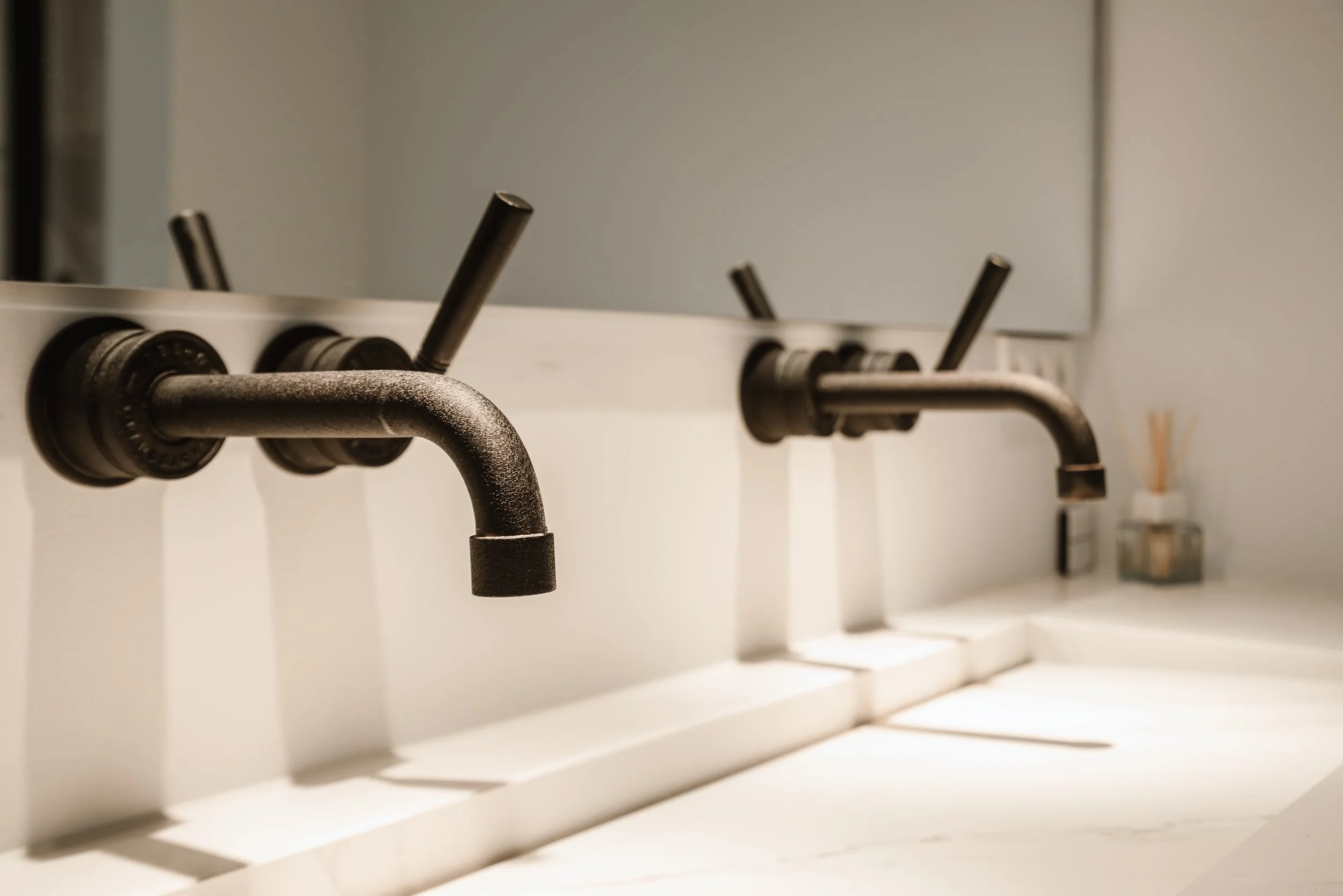 modern-bathroom-fixtures-on-a-marble-countertop-2026-03-18-12-00-52-utc.jpg