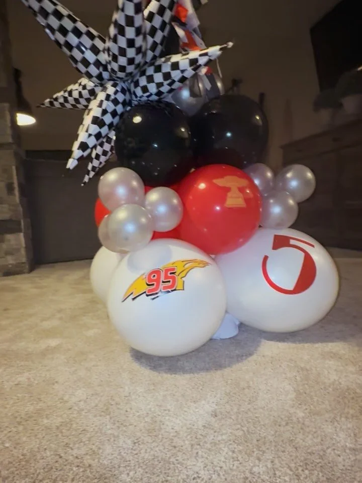 The start of a very busy weekend for @amysairaffair &hellip;. We hope this big 5 year old has the BEST time celebrating with all of his friends 🏁🏎️❤️

Custom balloon towers are a great way to add a personalized touch to any gathering, while also be