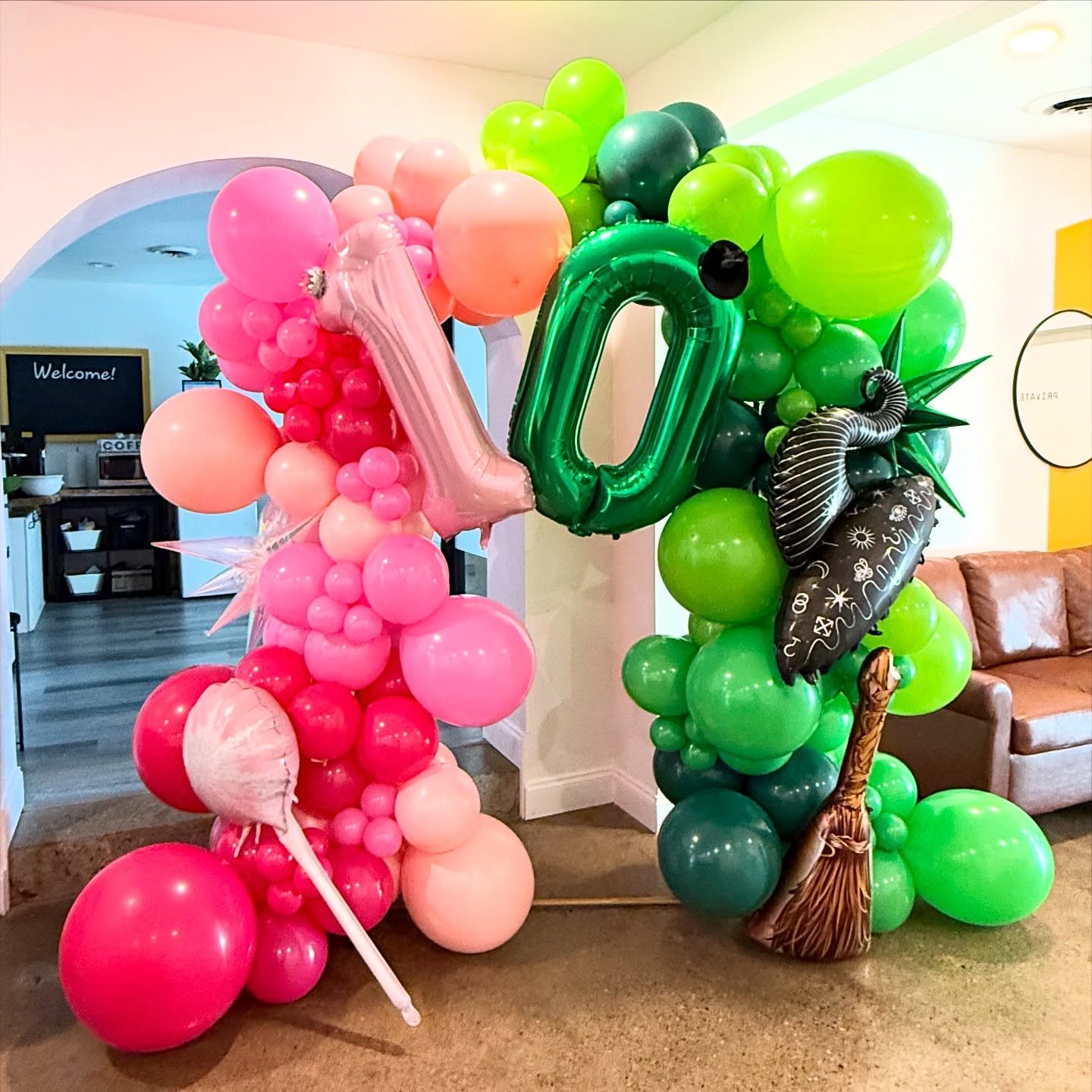 No one mourns the wicked! 💚💗🧙&zwj;♀️👑💗💚

We absolutely loved working with the oh so talented @tkphotography_pgh to make her daughter&rsquo;s 10th birthday a Wicked good time! 

Inquire today for your next special event! We love making your part