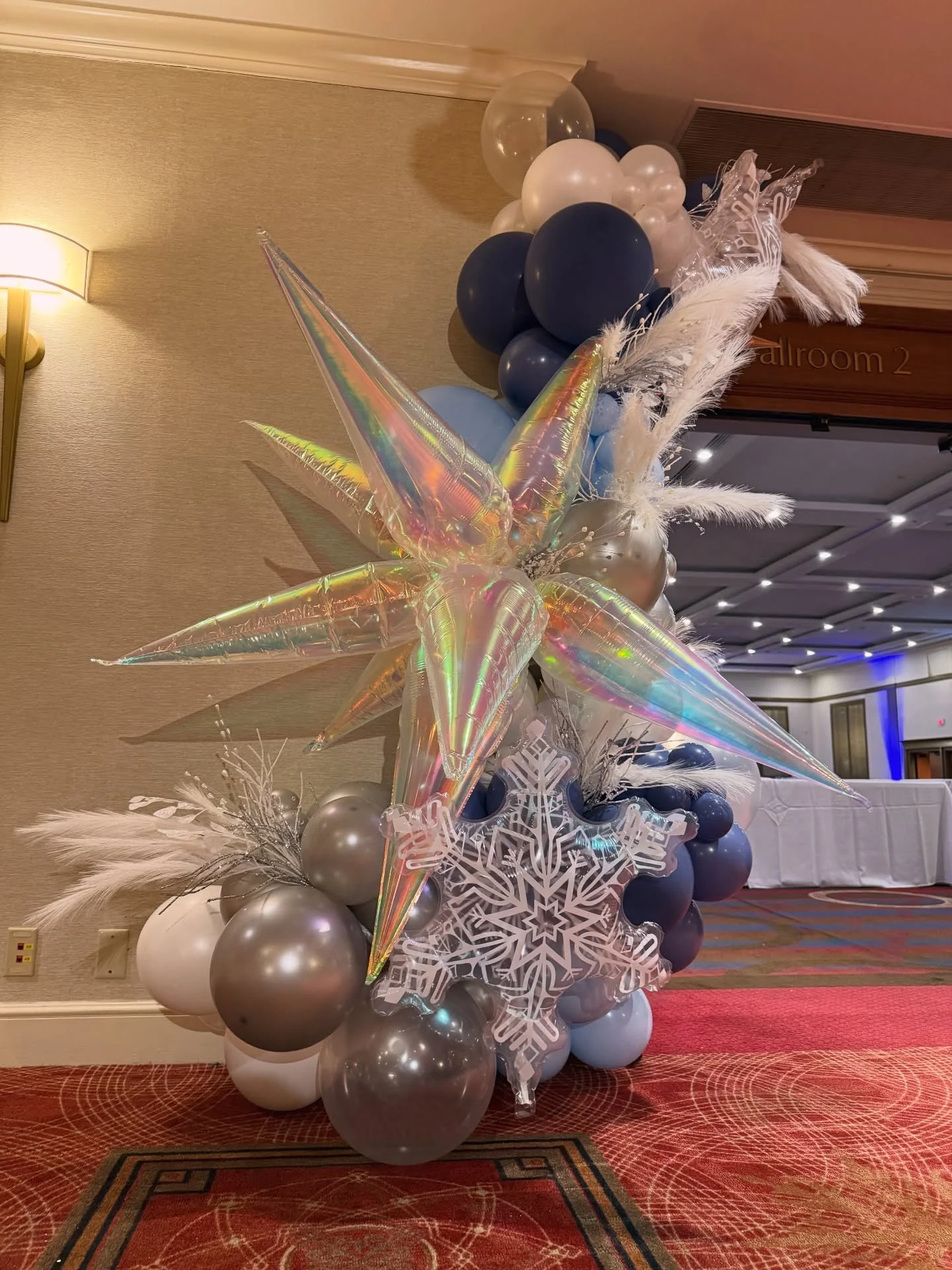 We hope the staff of the @wyndhamgrandpgh have a wonderful Associate Party this evening! Amy&rsquo;s Air Affair was thrilled to help make this Winter Wonderland bash a little extra beautiful ❄️⛄️💙

#wyndhamhotel #pittsburghballoonartist #balloonarti