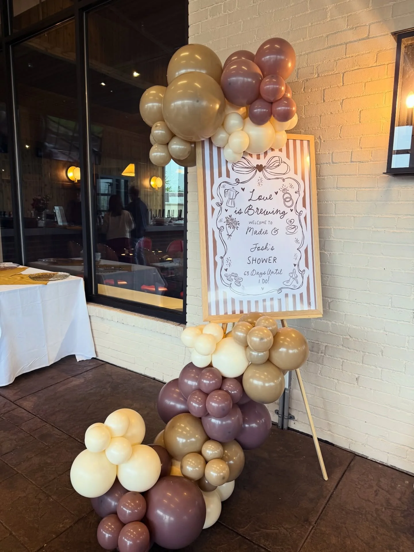 We hope this Bride has the best day celebrating with her friends and family ☕️👰&zwj;♀️🤵&zwj;♂️🤍🤎

#pittsburghballoonartist #pittsburghballoons #balloonartist #eventplanner #pittsburghevents