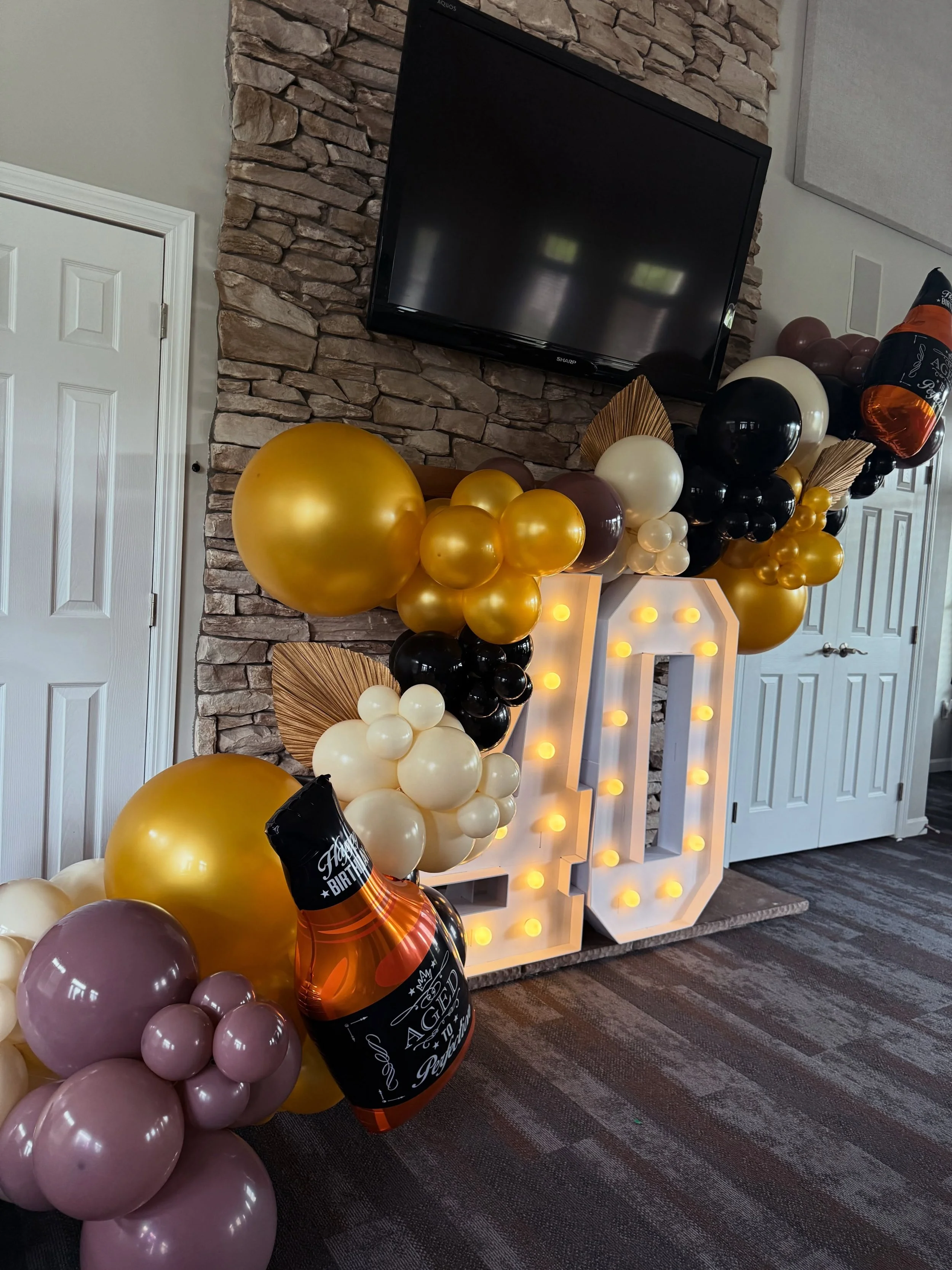 Aged to Perfection ✨🥃✨ Such a fun install for a special 40th birthday!

#balloondecoration #40thbirthday #pittsburghballoons #pittsburghballoonartist