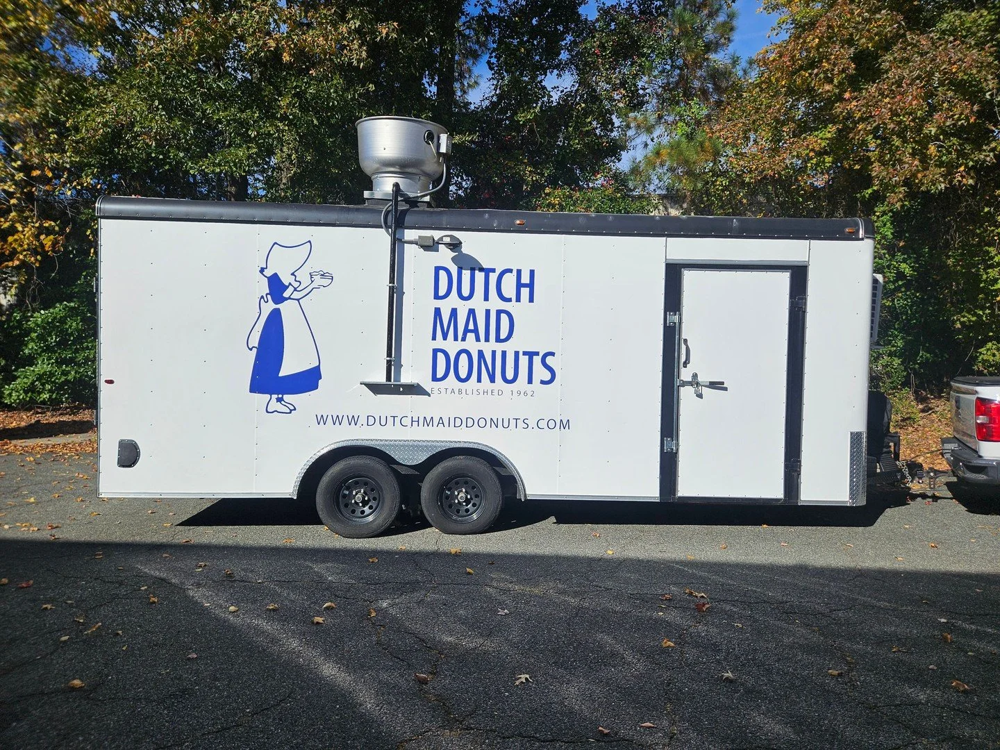 It&rsquo;s been a busy week at TGD Wraps &mdash; a few full trailer wraps and some tight deadlines, but the team pulled it off like pros! 💯👏@dutchmaiddonuts is rolling in style with the new food trailer! 

✅ Fast turnaround
✅ Professional finish
✅ 