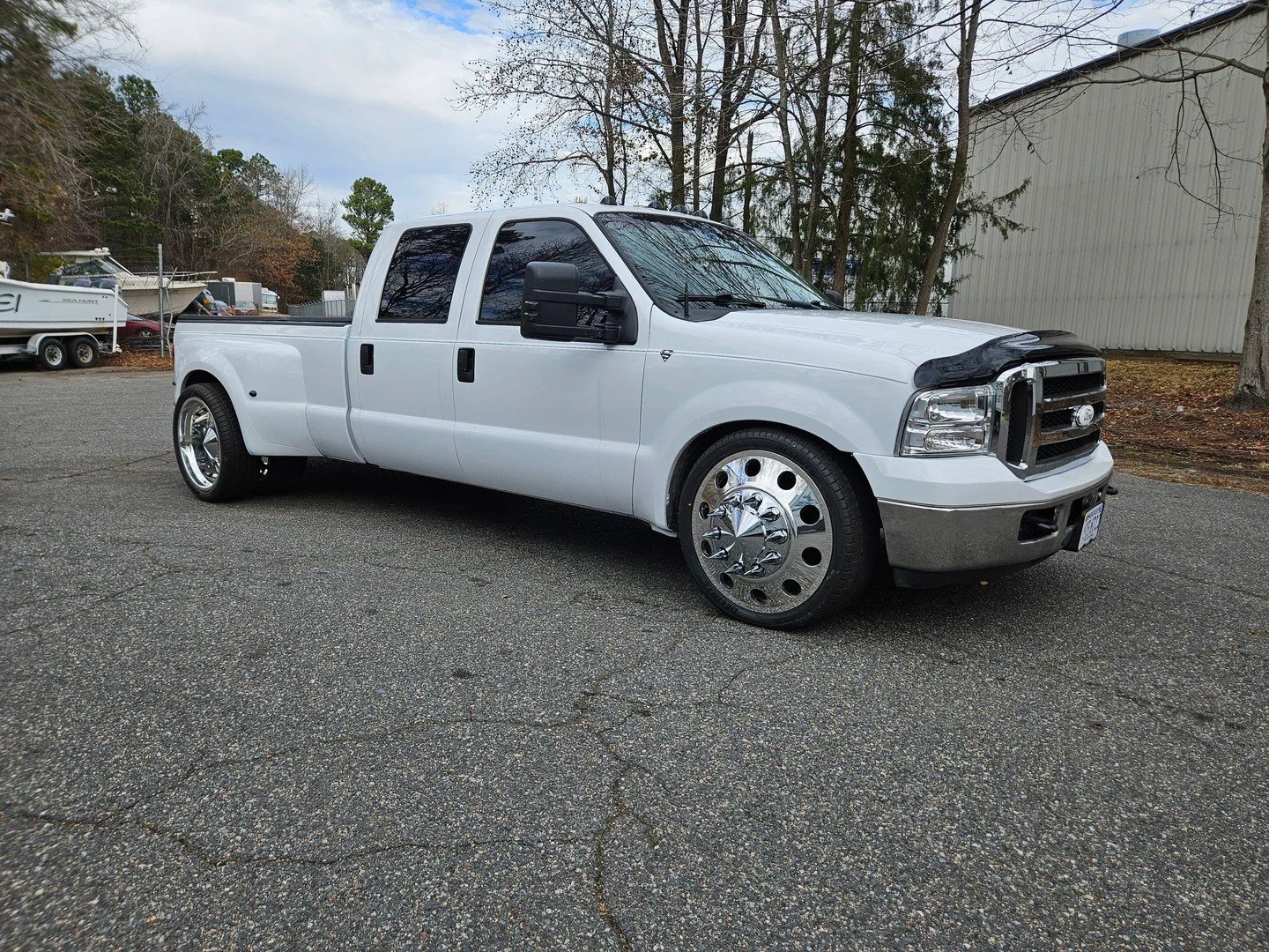 Sometimes clean is the flex 😮🔥
Little details can make a huge impact.
This dually came in for simple pinstriping and accent work&mdash;adding a personal touch without taking away from the truck&rsquo;s clean look.

📍 Hampton Roads
🌐 www.tgdwraps.