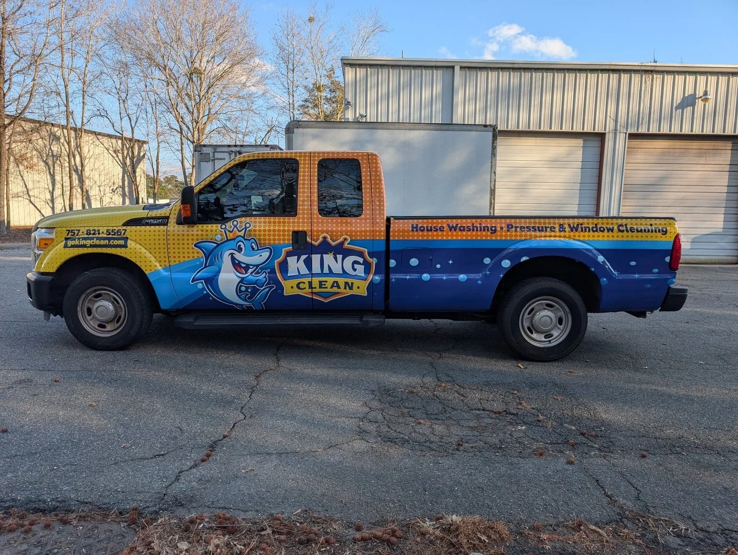Bold branding that demands attention 💦👑
This full wrap was designed to stand out on the road and instantly communicate what King Clean does best. Bright colors, clear messaging, and nonstop advertising while on the job.

📍 Hampton Roads
🌐 www.tgd