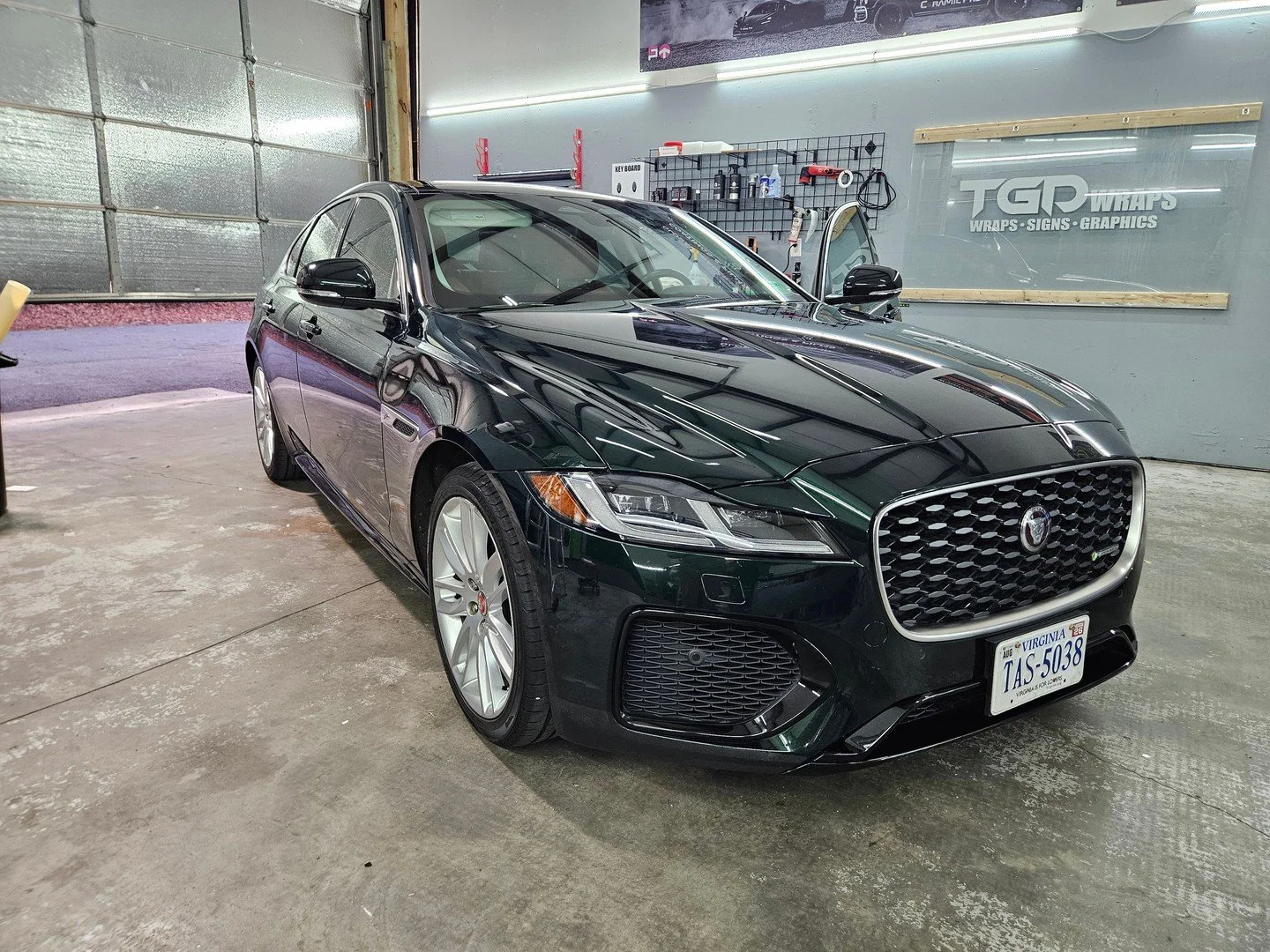 This Jaguar came in for a ceramic coating to enhance gloss and lock in long-term protection. ✨
Ceramic coatings add depth, make maintenance easier, and help protect the paint from UV, dirt, and road grime&mdash;keeping it looking newer, longer.

📍 H