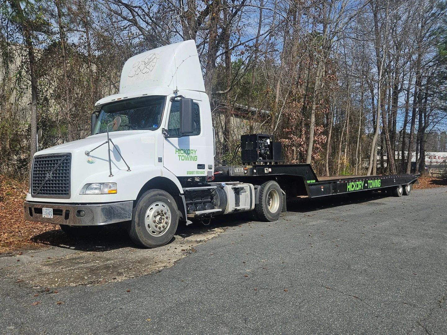 Big project we recently wrapped for Hickory Towing 🔥

Clean, bold lettering and high-visibility green graphics installed on this heavy-duty flatbed. When you're running a truck this big, your branding should be just as strong 💪

From design to inst