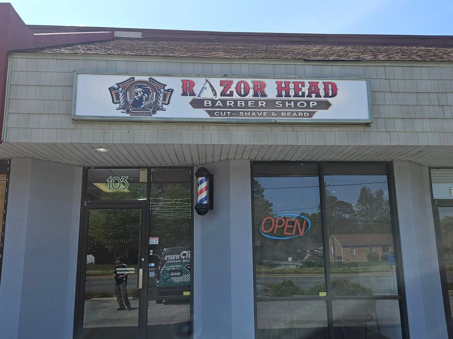 If your shop isn&rsquo;t catching attention&hellip; you&rsquo;re missing walk-ins.

This new Razor Head sign makes sure the shop stands out, builds trust, and brings people through the door before they even step inside.

📍 Chesapeake, VA
🌐 www.tgdw