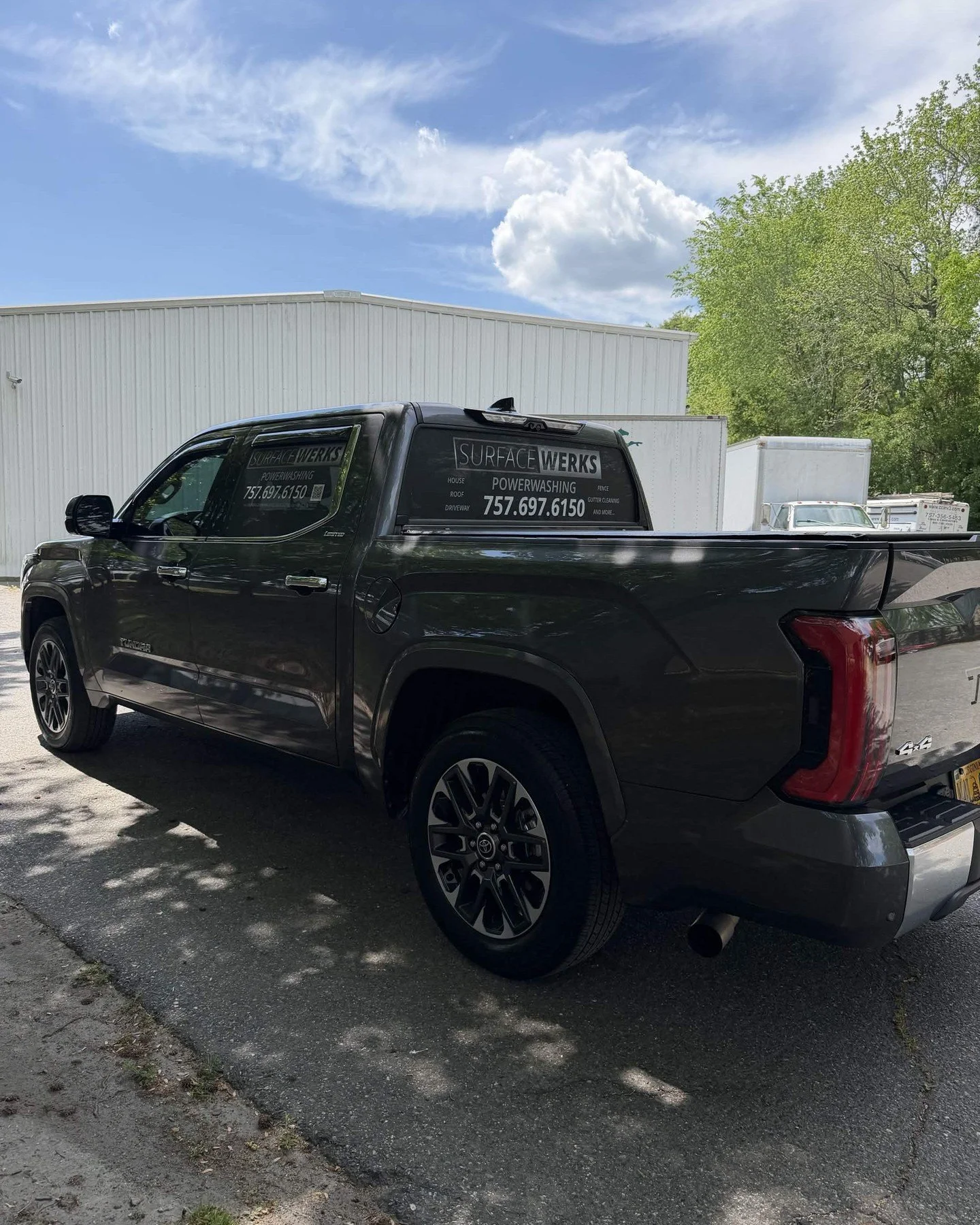 He didn&rsquo;t want a full wrap&hellip; but still needed to be seen.

So we hit the back with perforated window graphics&mdash;
👉 Maximum branding
👉 Keeps visibility from the inside

Now every car behind him knows exactly who to call.

This is one